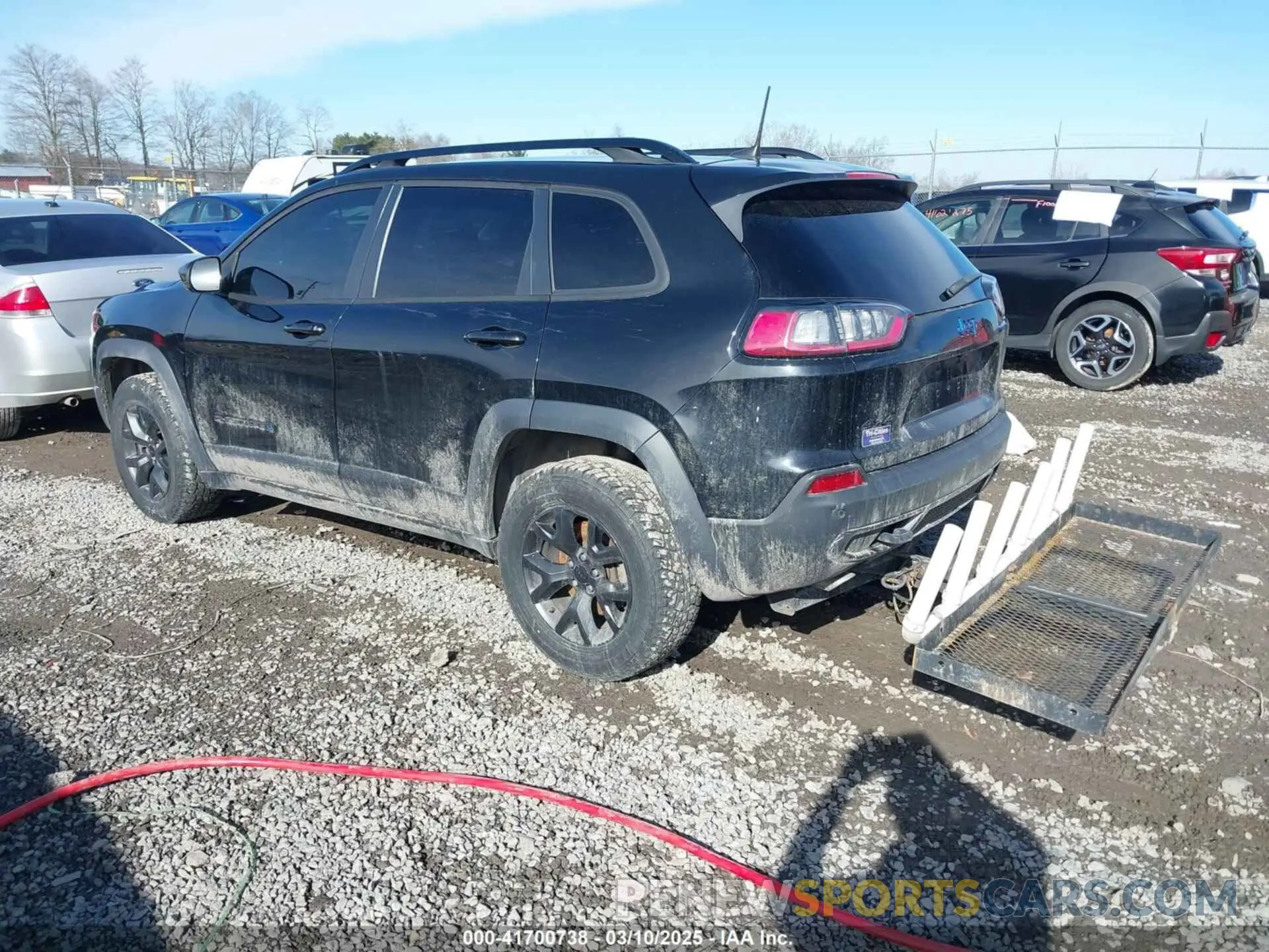 3 Photograph of a damaged car 1C4PJMCX8KD464323 JEEP CHEROKEE 2019