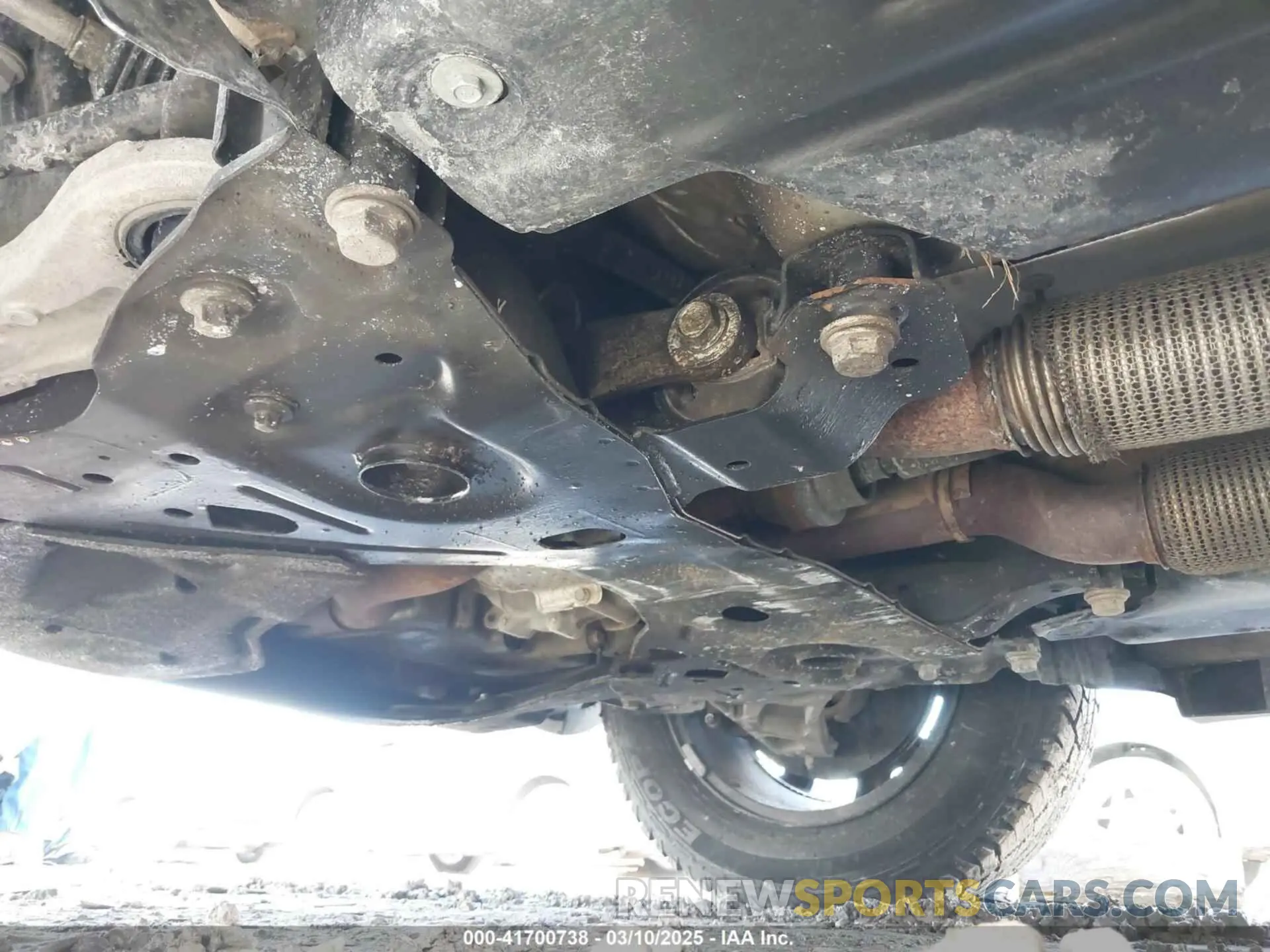 6 Photograph of a damaged car 1C4PJMCX8KD464323 JEEP CHEROKEE 2019