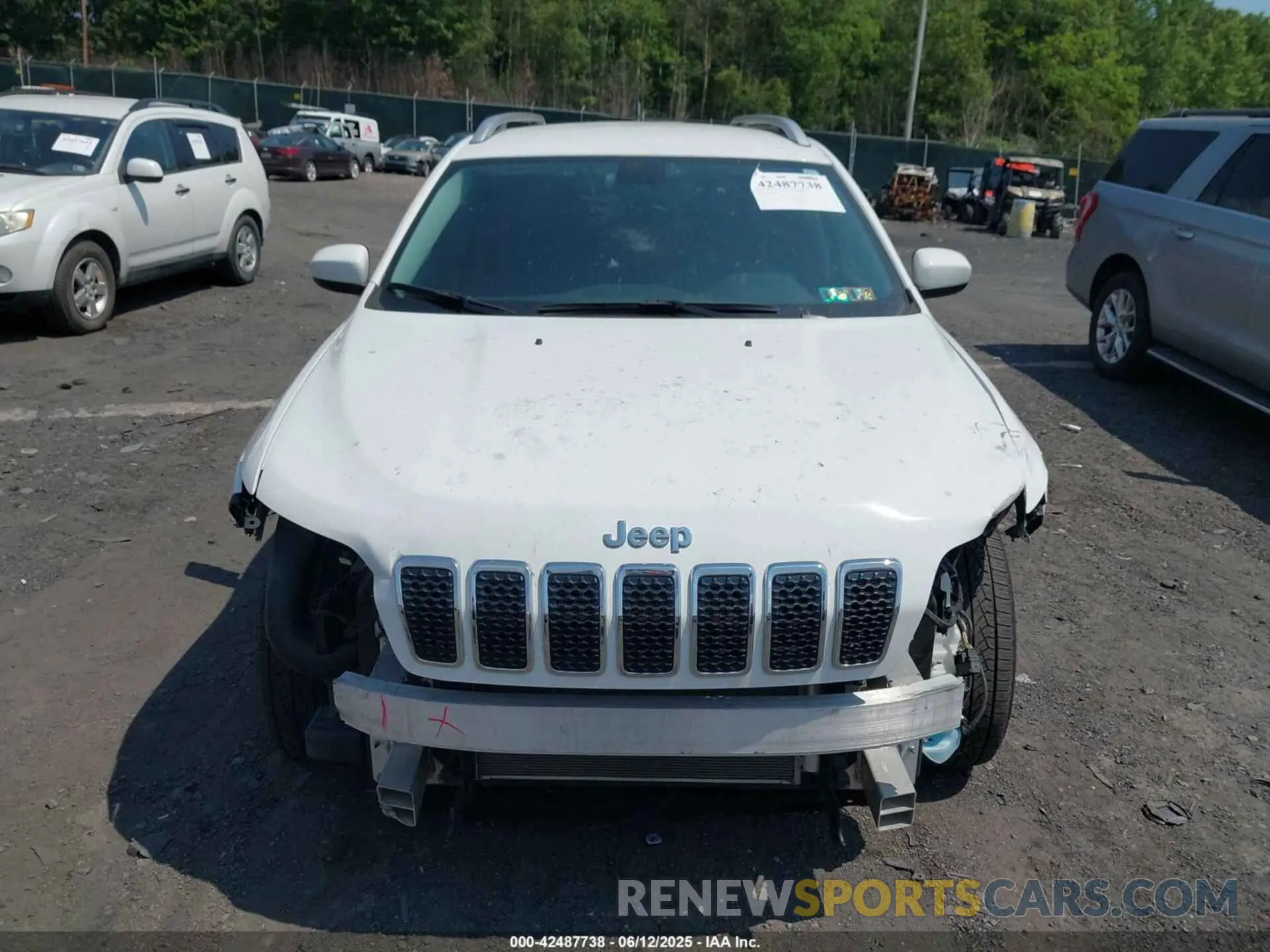 12 Photograph of a damaged car 1C4PJMCX9KD189948 JEEP CHEROKEE 2019