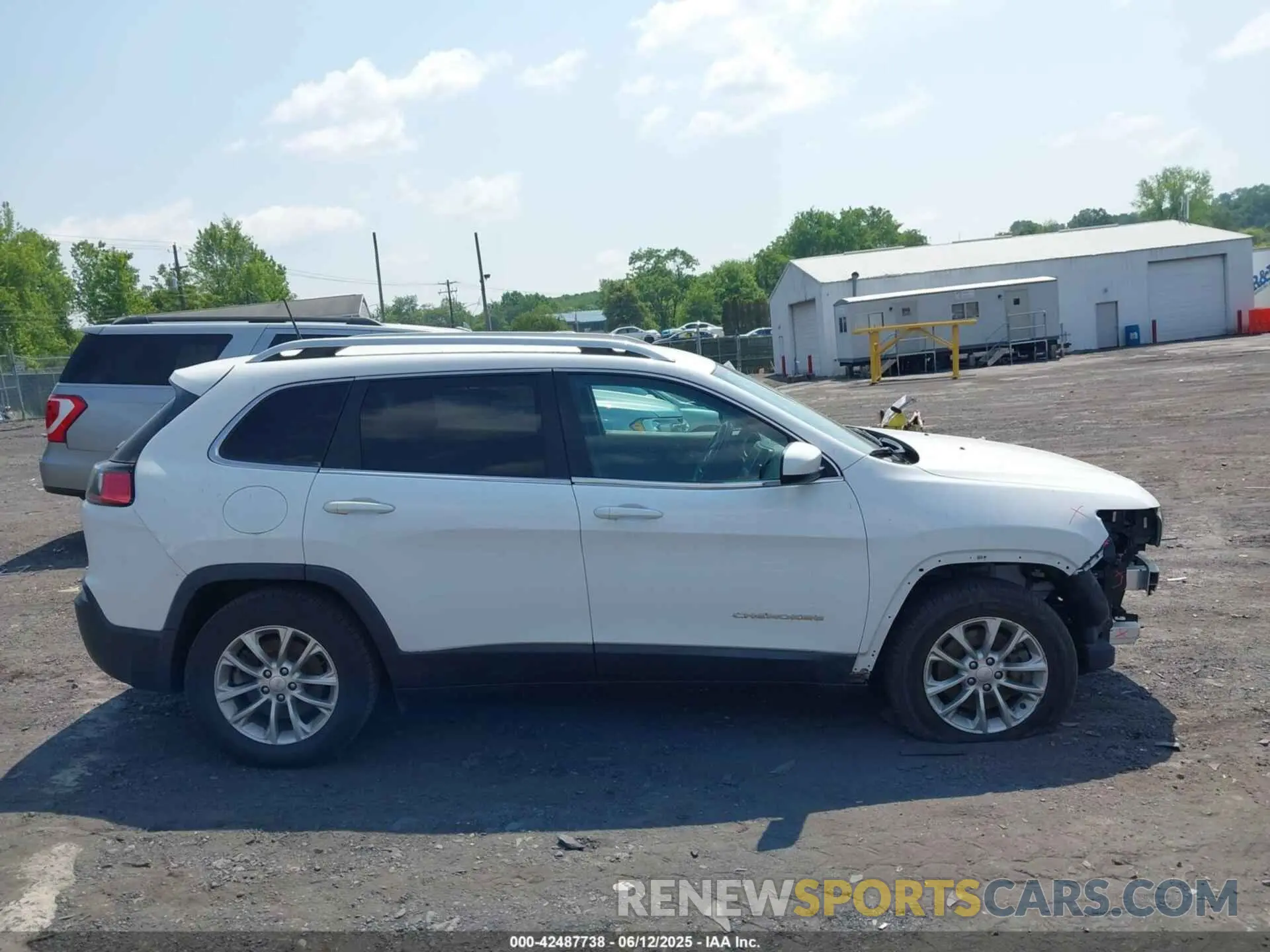 13 Photograph of a damaged car 1C4PJMCX9KD189948 JEEP CHEROKEE 2019
