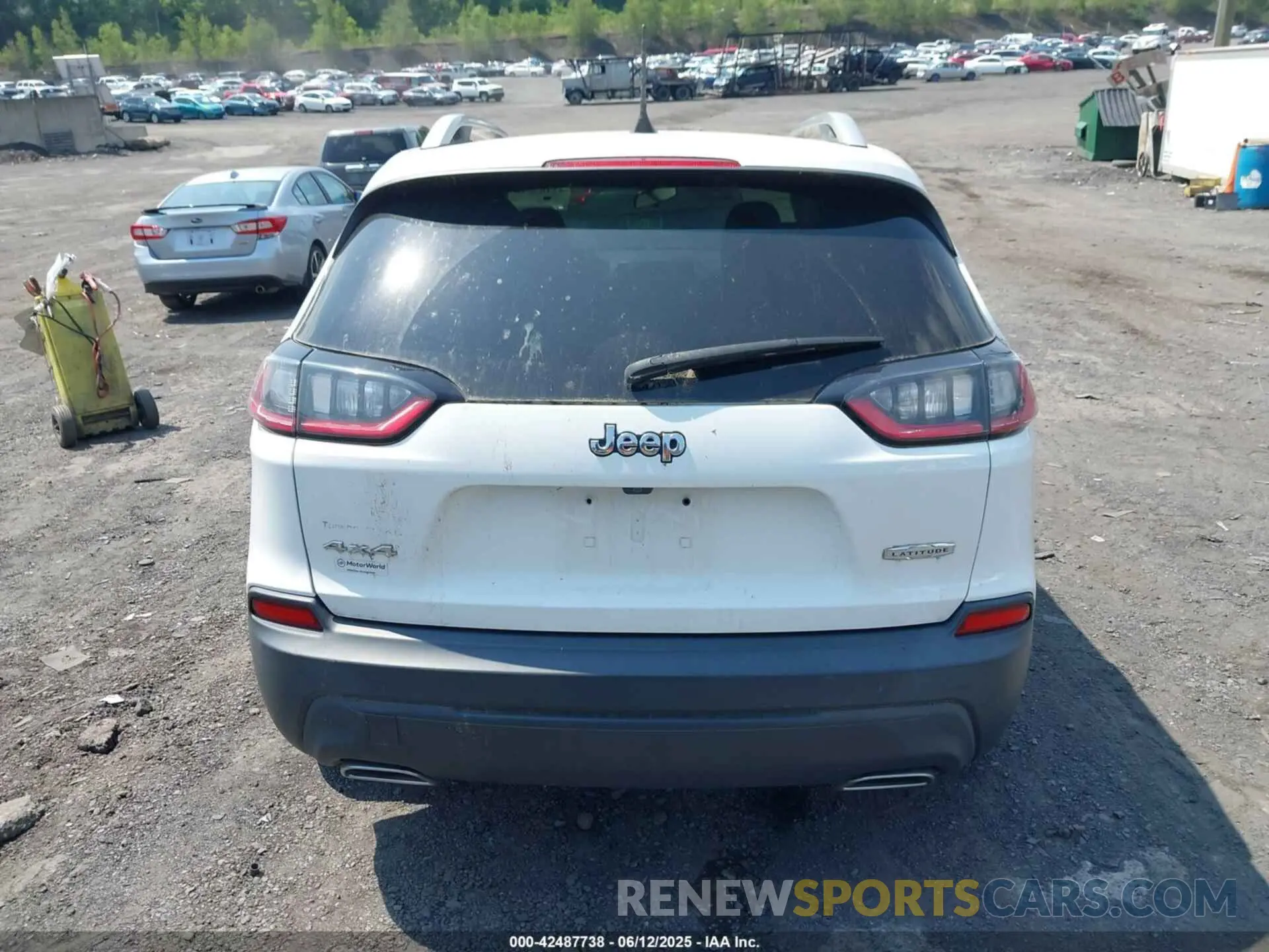 16 Photograph of a damaged car 1C4PJMCX9KD189948 JEEP CHEROKEE 2019