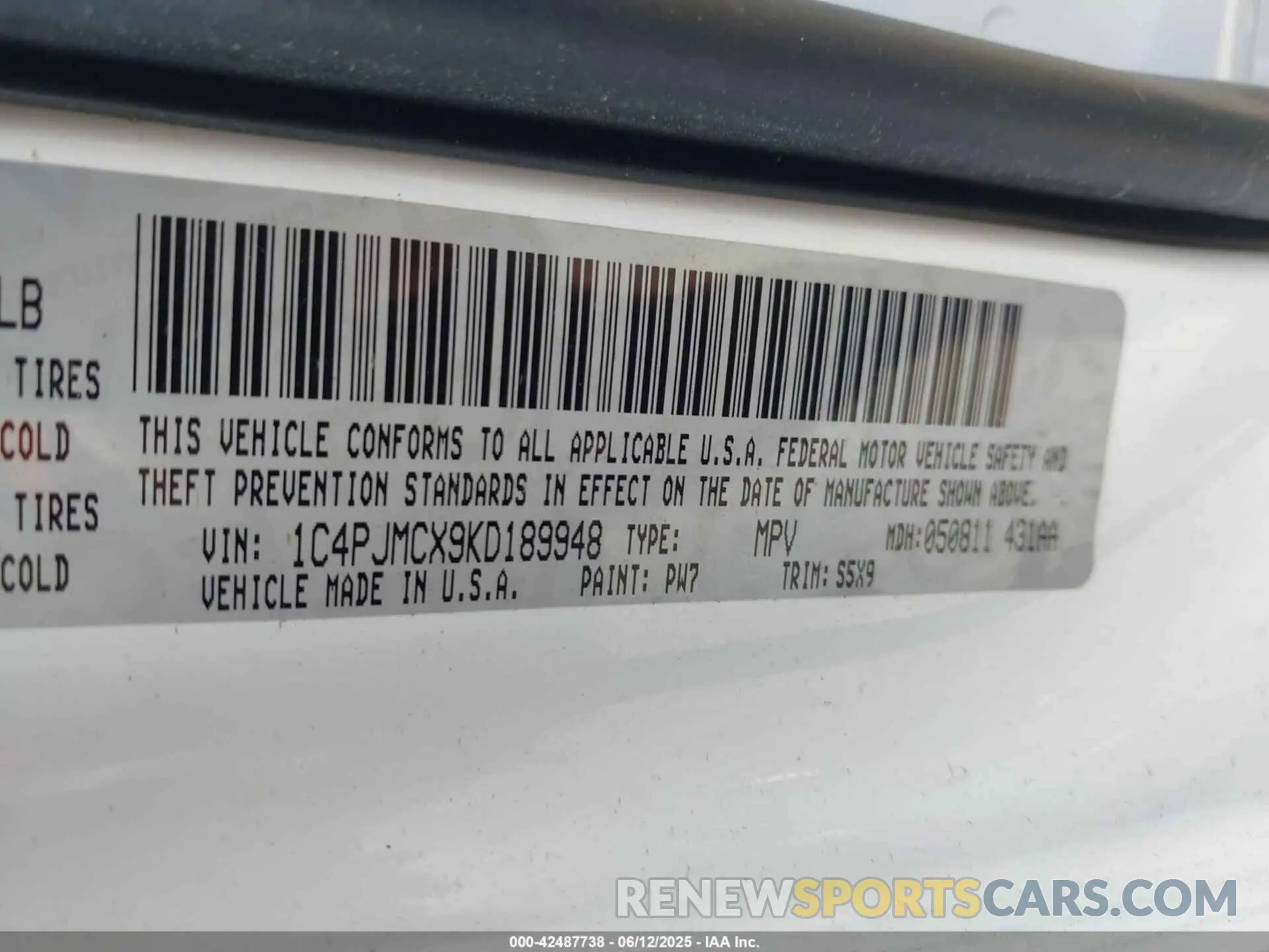 9 Photograph of a damaged car 1C4PJMCX9KD189948 JEEP CHEROKEE 2019