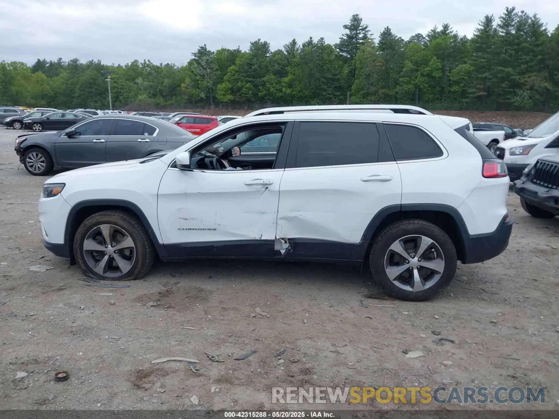 15 Photograph of a damaged car 1C4PJMDN1KD251257 JEEP CHEROKEE 2019