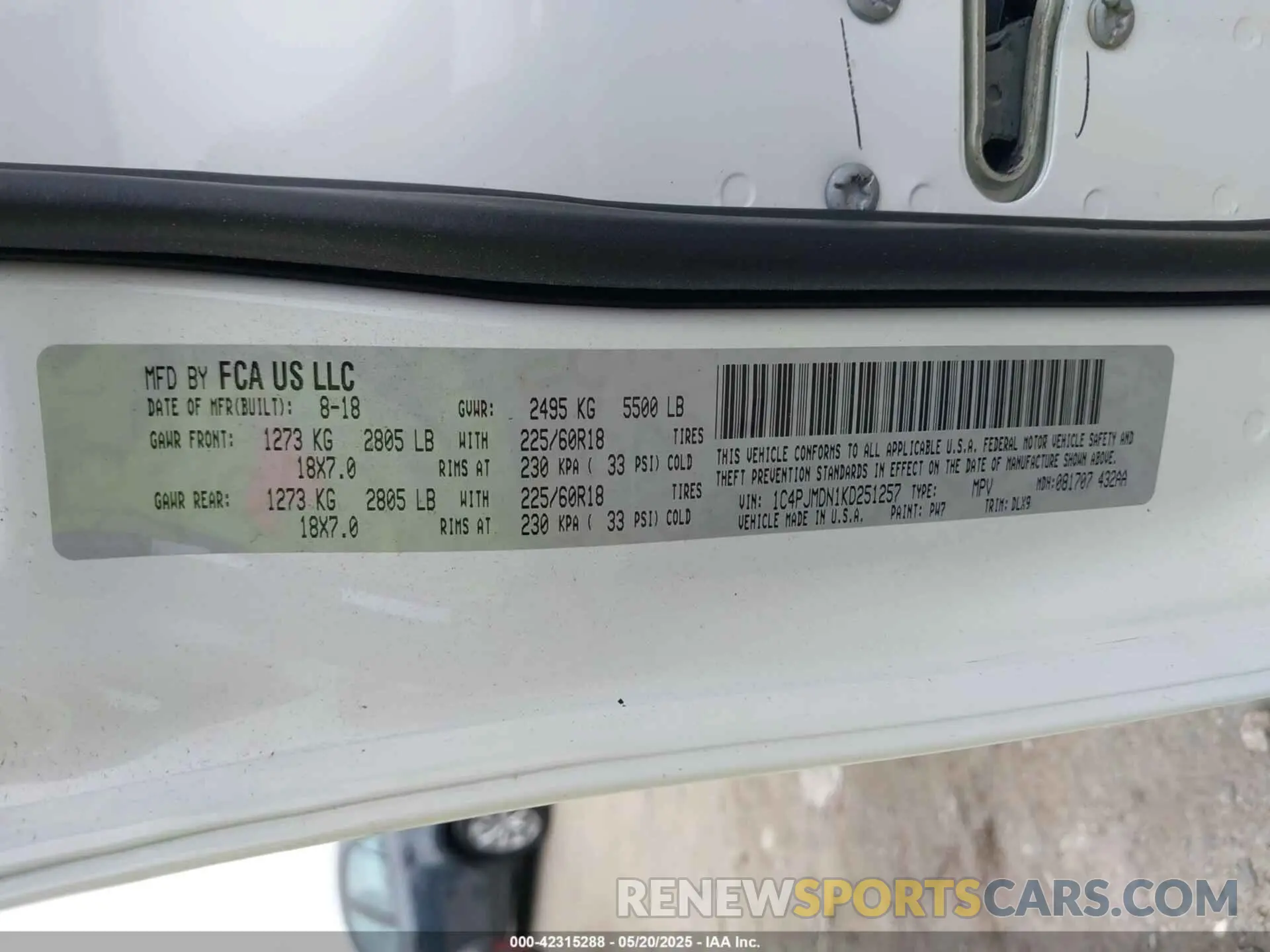 9 Photograph of a damaged car 1C4PJMDN1KD251257 JEEP CHEROKEE 2019