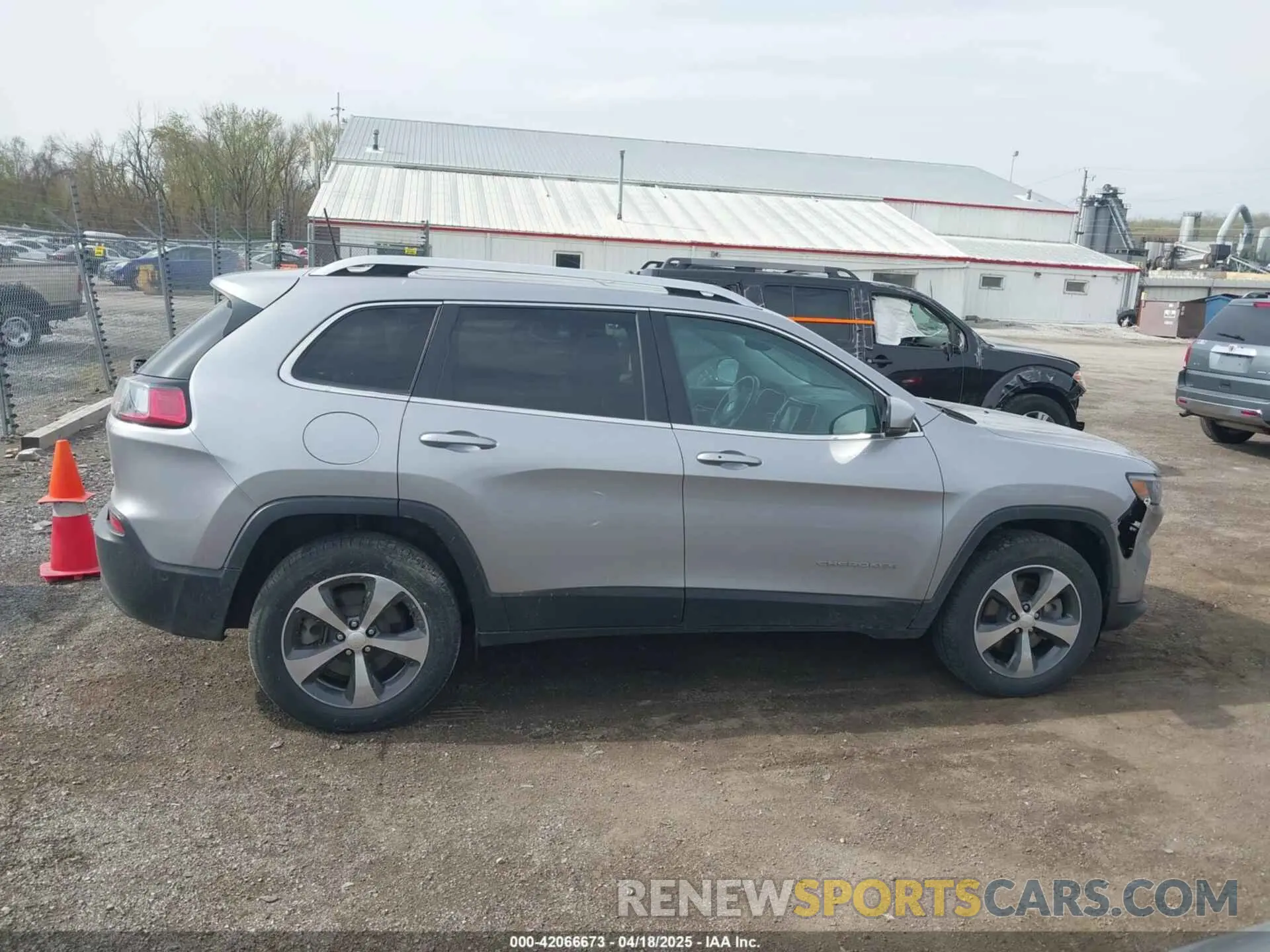 13 Photograph of a damaged car 1C4PJMDN3KD178909 JEEP CHEROKEE 2019