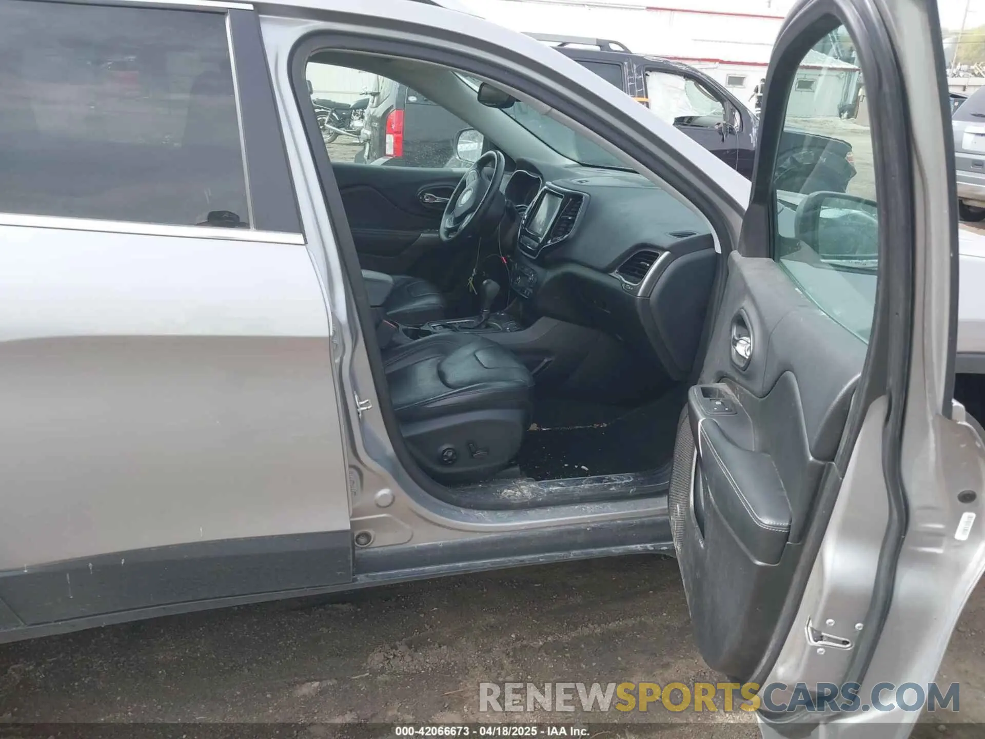 5 Photograph of a damaged car 1C4PJMDN3KD178909 JEEP CHEROKEE 2019