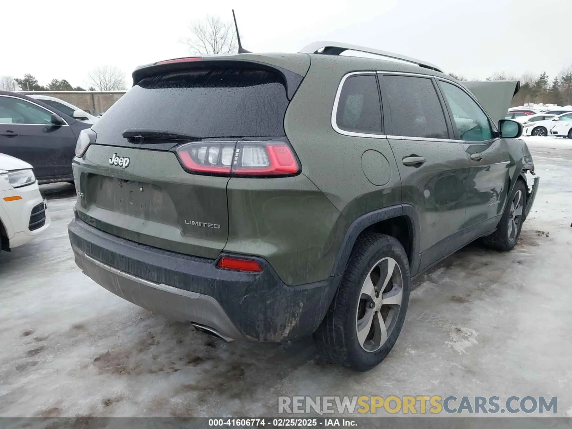4 Photograph of a damaged car 1C4PJMDN3KD251678 JEEP CHEROKEE 2019