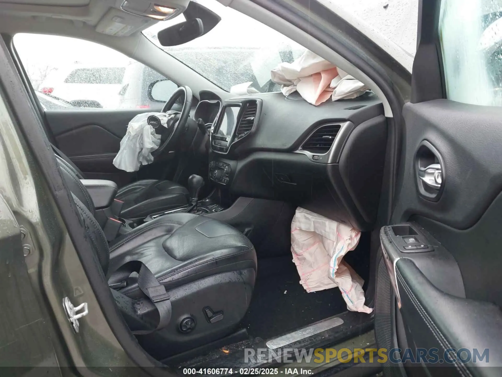 5 Photograph of a damaged car 1C4PJMDN3KD251678 JEEP CHEROKEE 2019