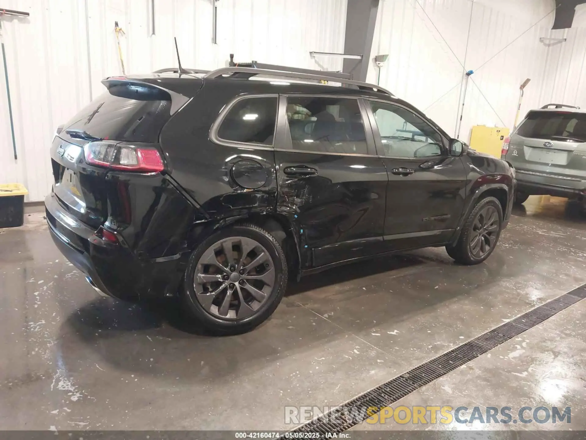 4 Photograph of a damaged car 1C4PJMDN3KD343910 JEEP CHEROKEE 2019