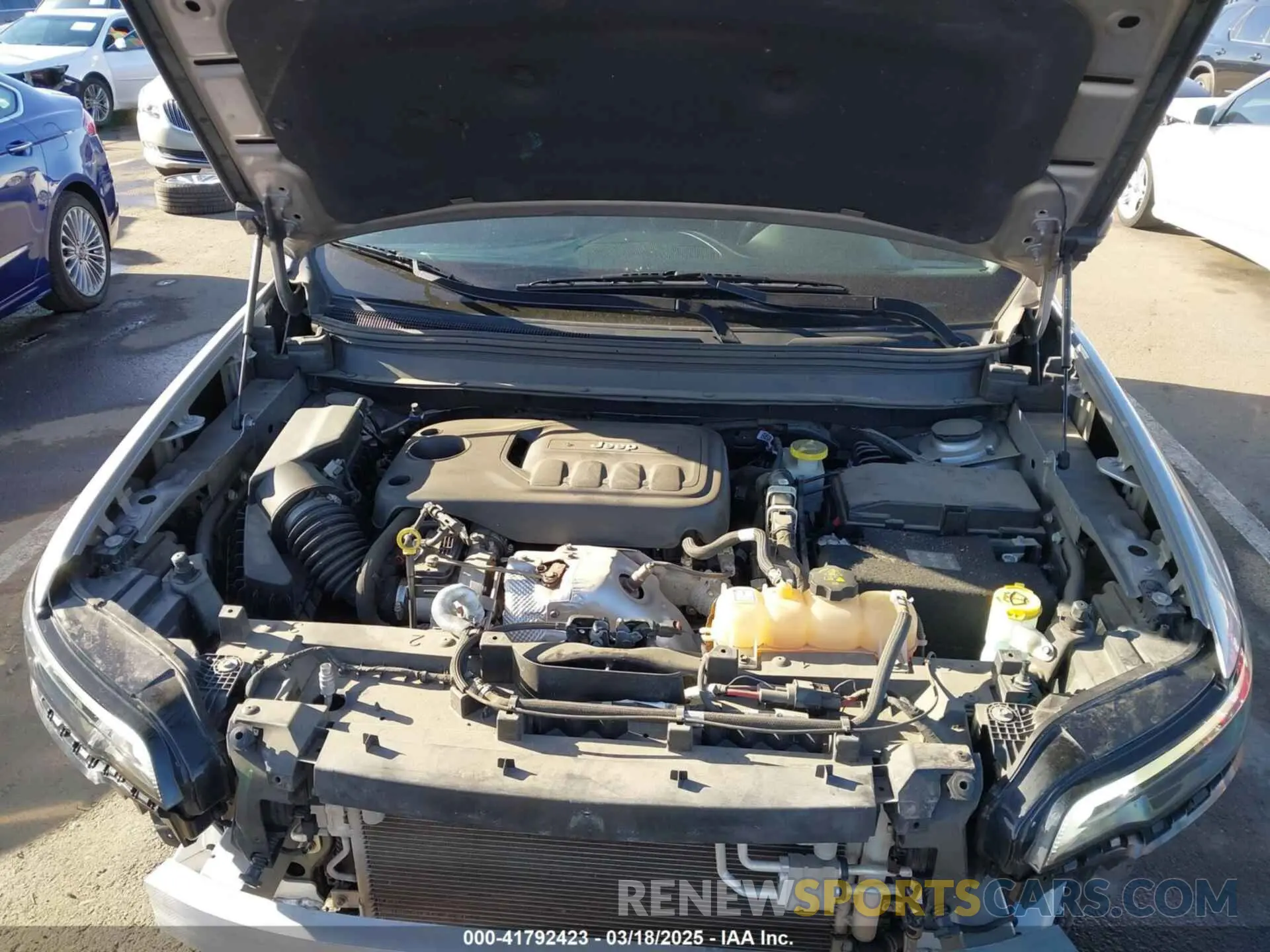 10 Photograph of a damaged car 1C4PJMDN4KD178921 JEEP CHEROKEE 2019