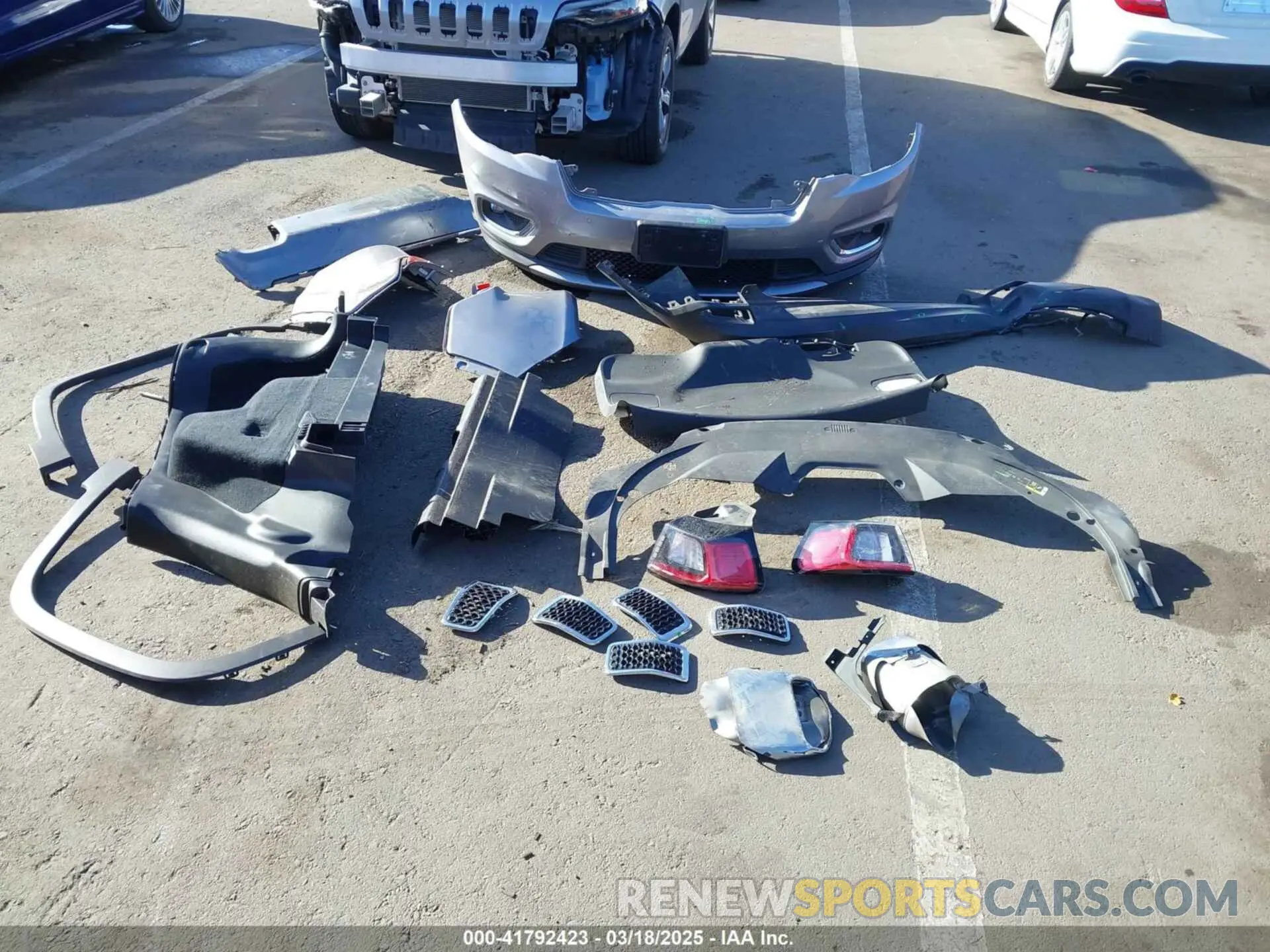 12 Photograph of a damaged car 1C4PJMDN4KD178921 JEEP CHEROKEE 2019