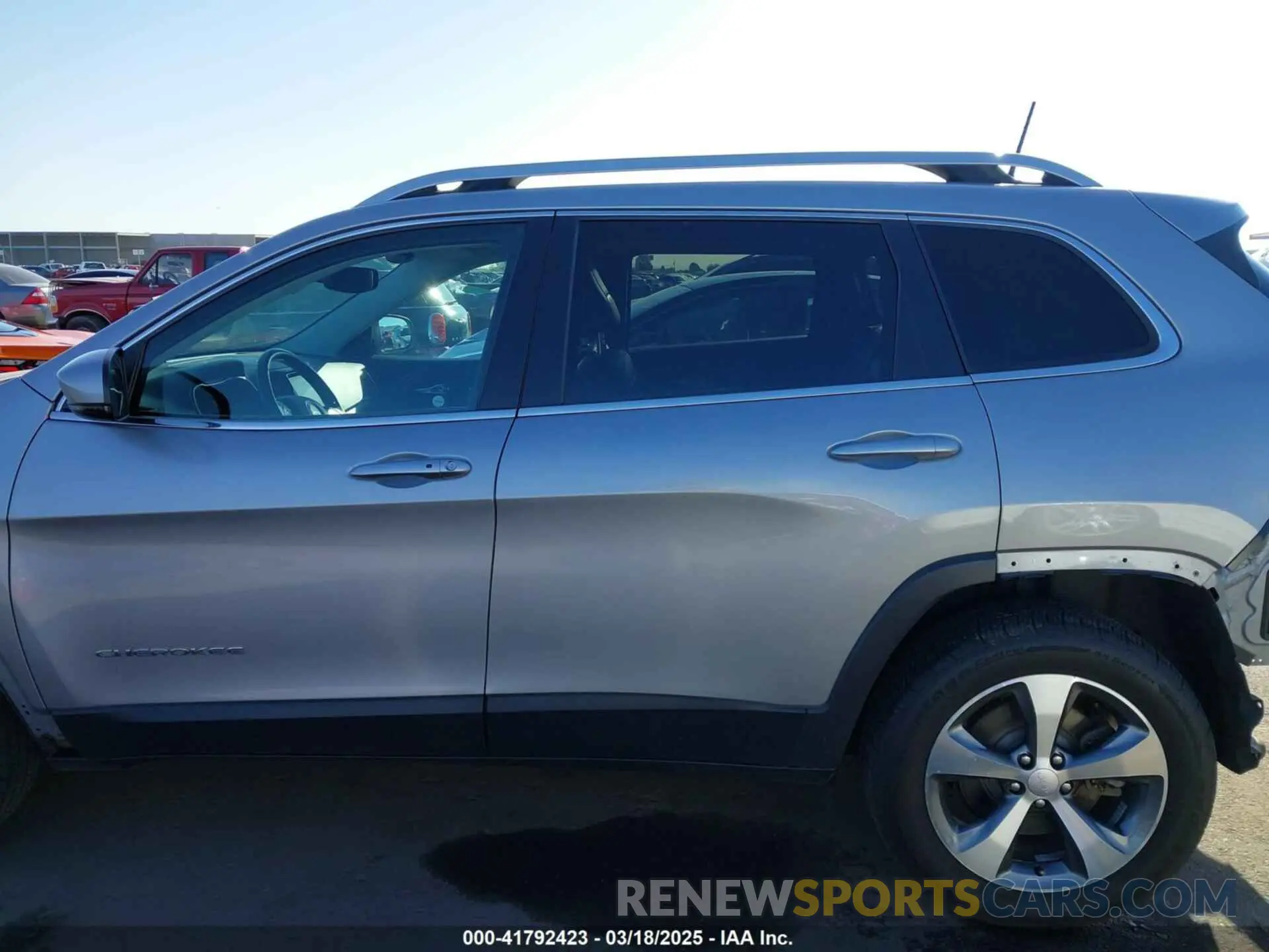 15 Photograph of a damaged car 1C4PJMDN4KD178921 JEEP CHEROKEE 2019