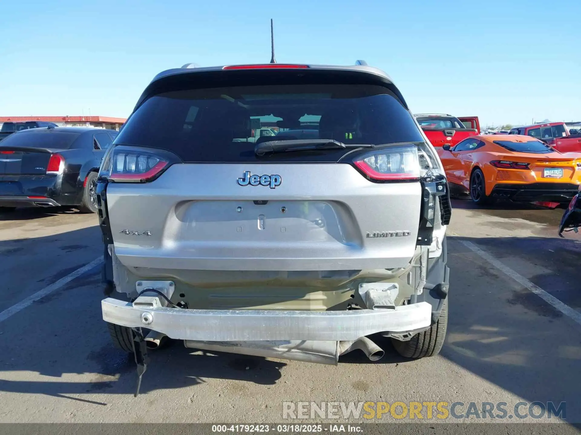 17 Photograph of a damaged car 1C4PJMDN4KD178921 JEEP CHEROKEE 2019