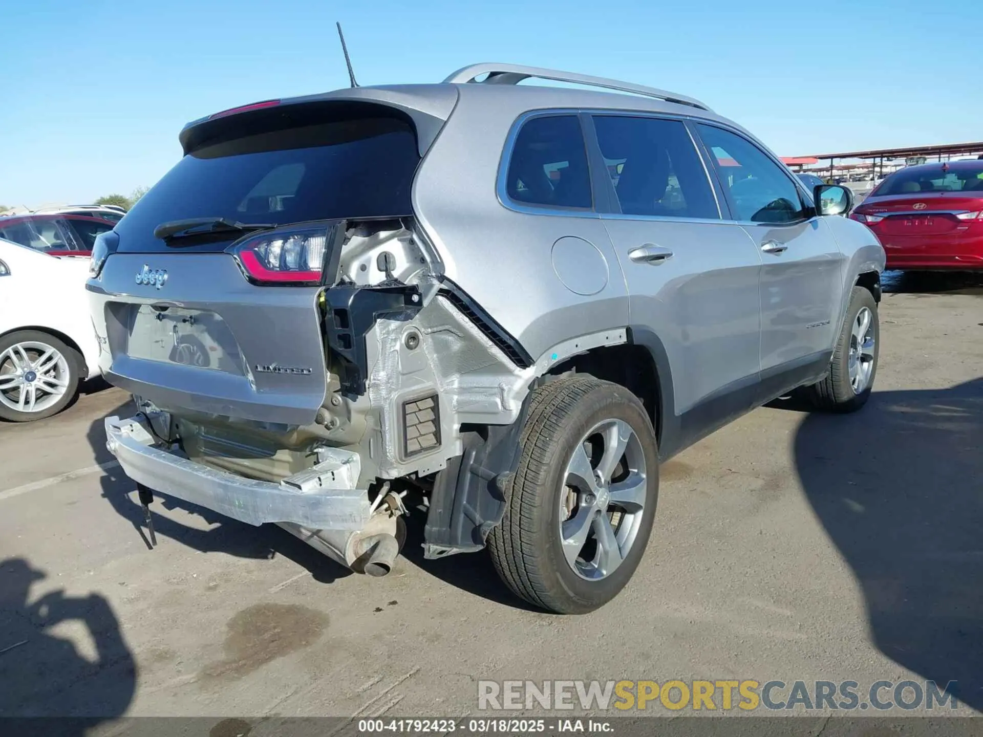 4 Photograph of a damaged car 1C4PJMDN4KD178921 JEEP CHEROKEE 2019