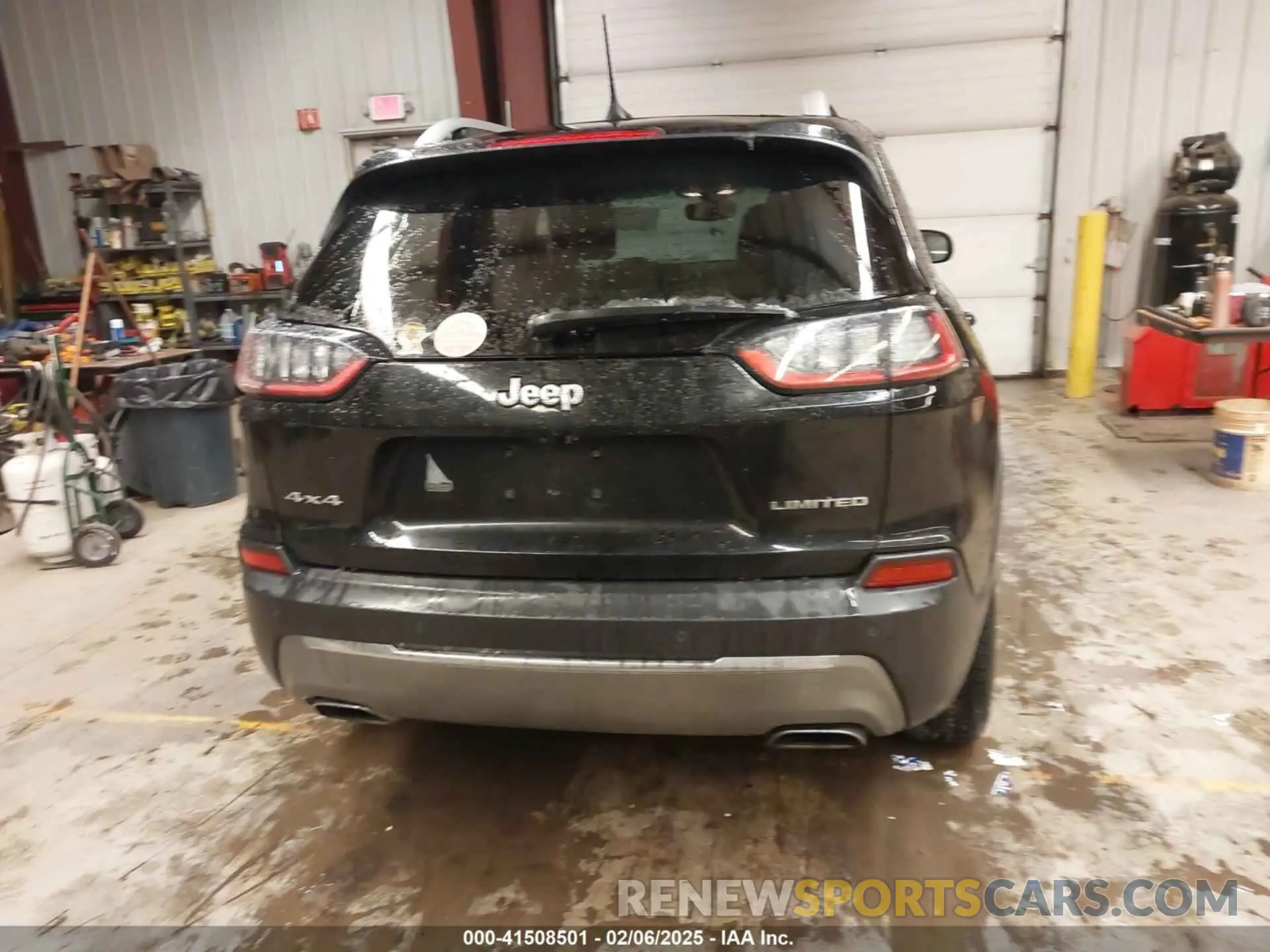 16 Photograph of a damaged car 1C4PJMDN4KD190051 JEEP CHEROKEE 2019