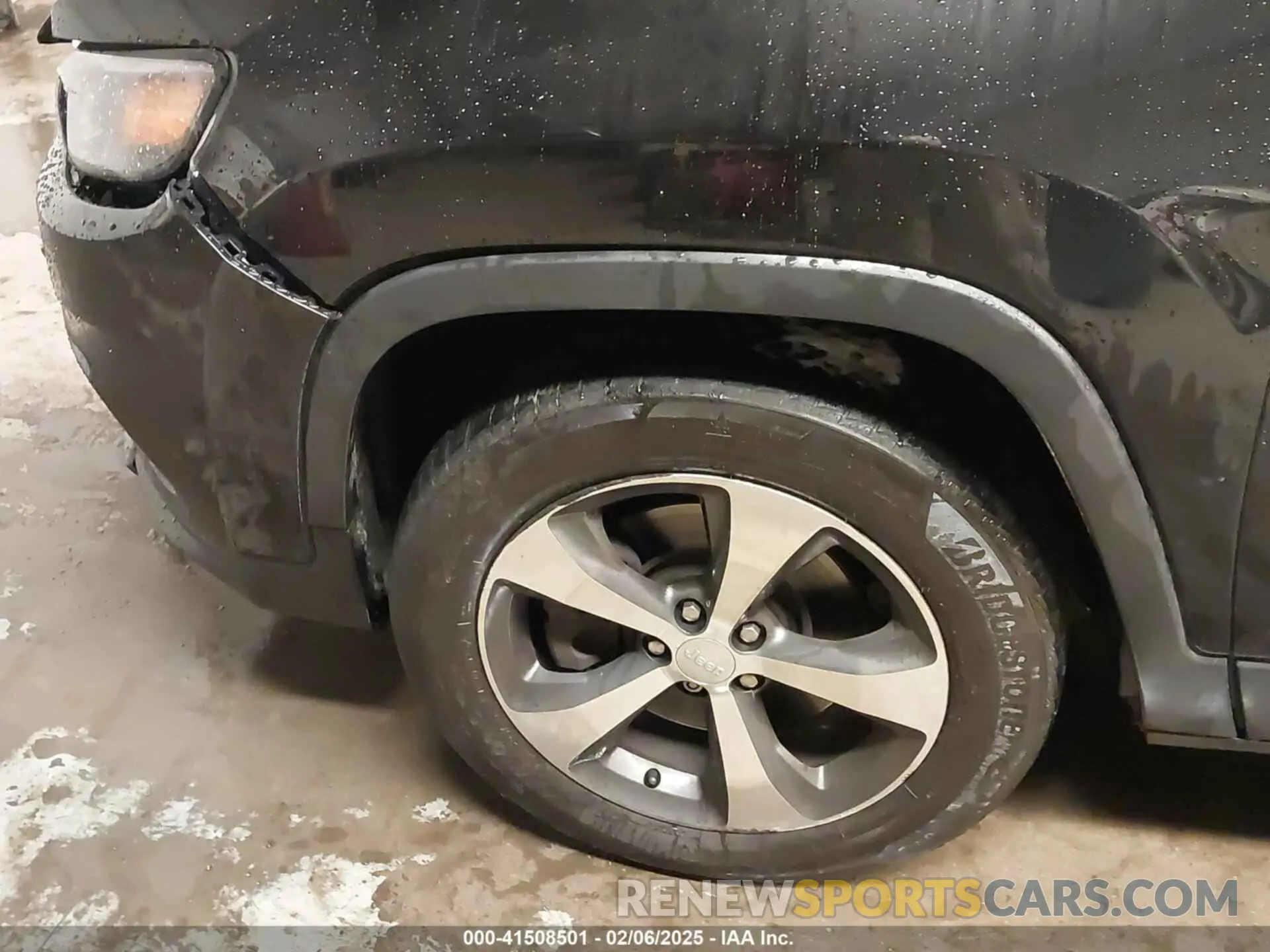 17 Photograph of a damaged car 1C4PJMDN4KD190051 JEEP CHEROKEE 2019