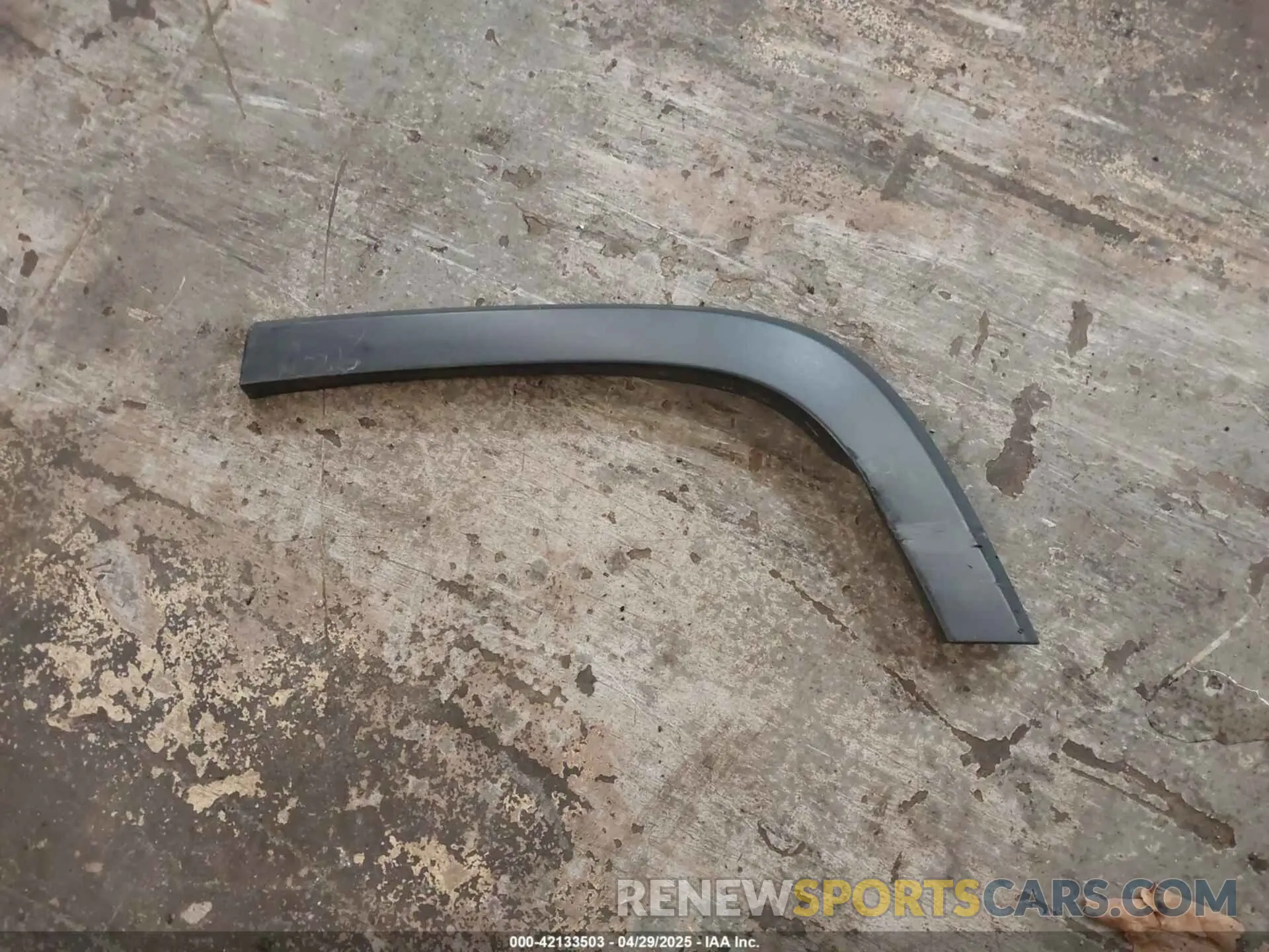 12 Photograph of a damaged car 1C4PJMDN4KD238762 JEEP CHEROKEE 2019