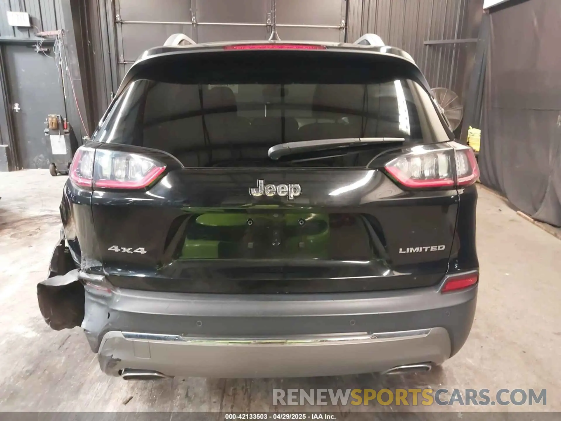 17 Photograph of a damaged car 1C4PJMDN4KD238762 JEEP CHEROKEE 2019