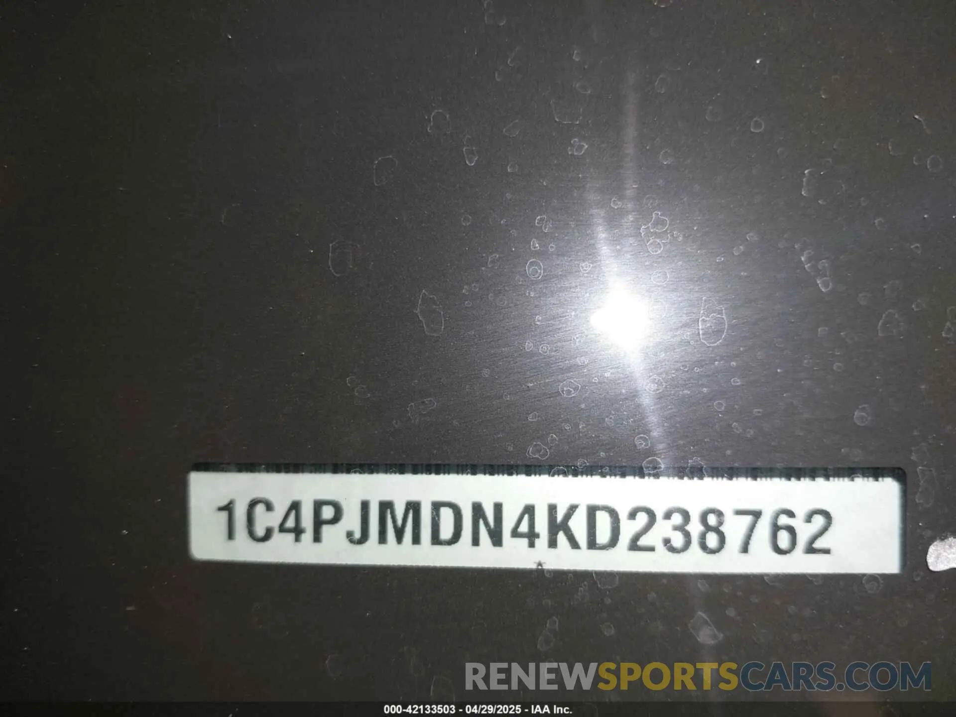 18 Photograph of a damaged car 1C4PJMDN4KD238762 JEEP CHEROKEE 2019