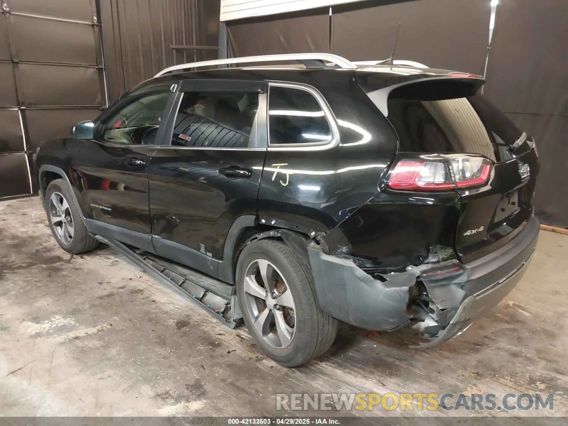 6 Photograph of a damaged car 1C4PJMDN4KD238762 JEEP CHEROKEE 2019