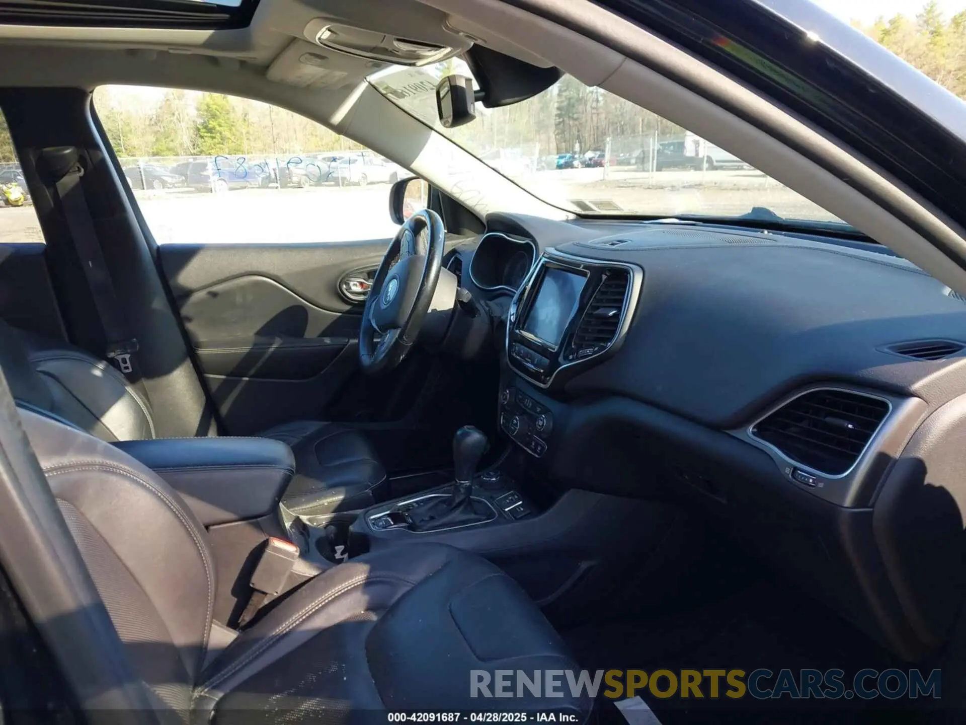 5 Photograph of a damaged car 1C4PJMDN4KD251950 JEEP CHEROKEE 2019