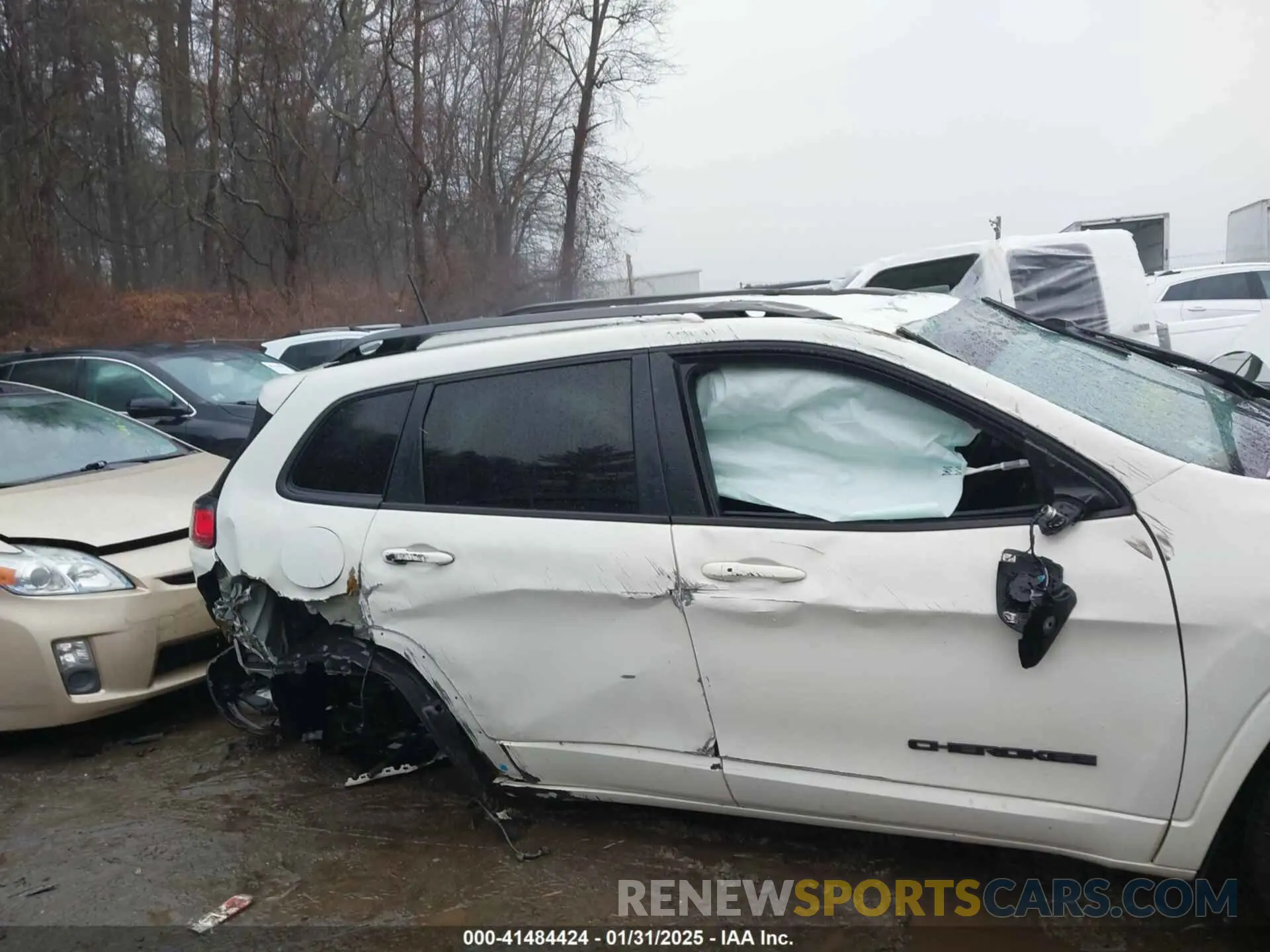 6 Photograph of a damaged car 1C4PJMDN4KD367276 JEEP CHEROKEE 2019