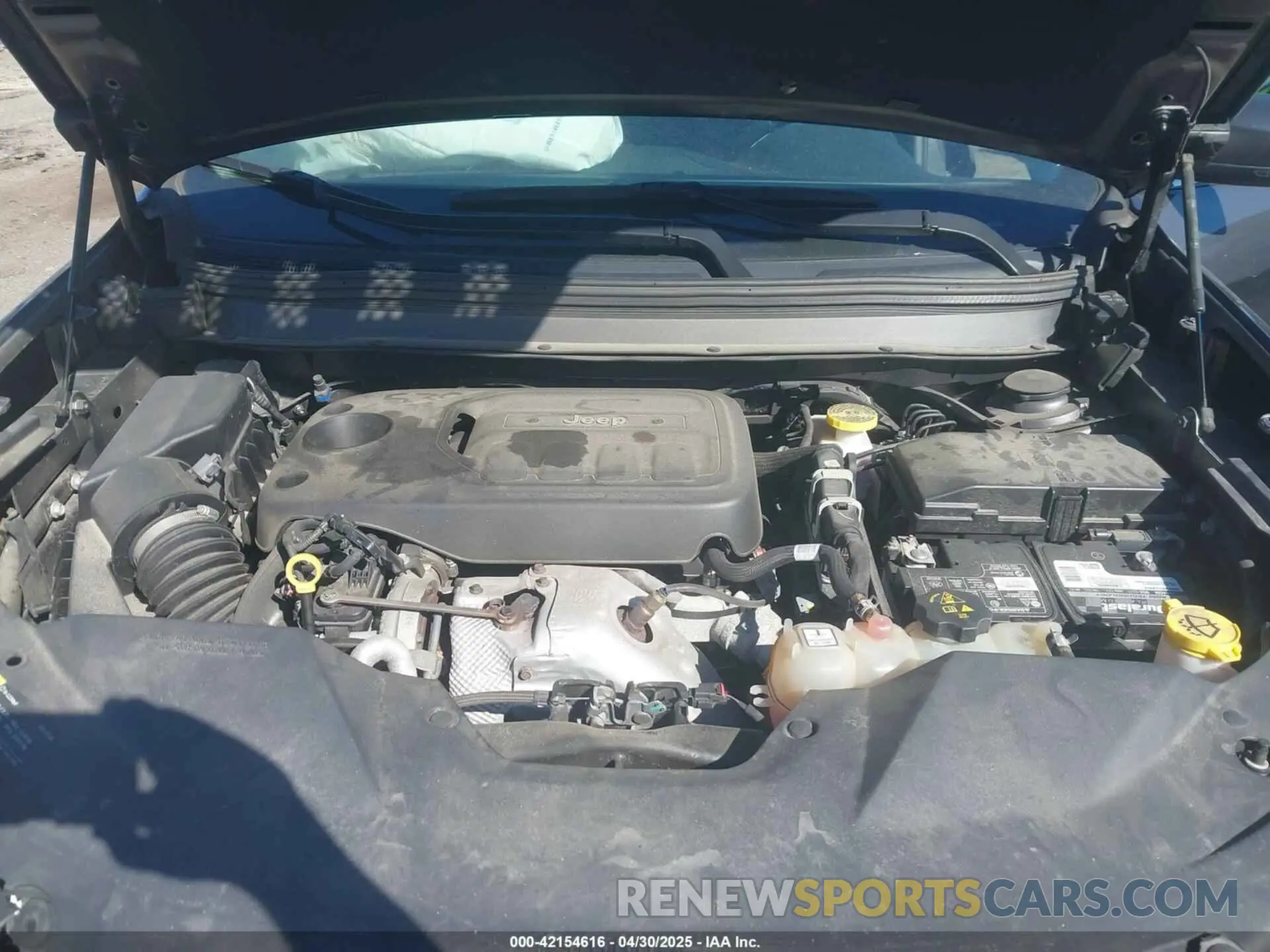 10 Photograph of a damaged car 1C4PJMDN5KD169421 JEEP CHEROKEE 2019