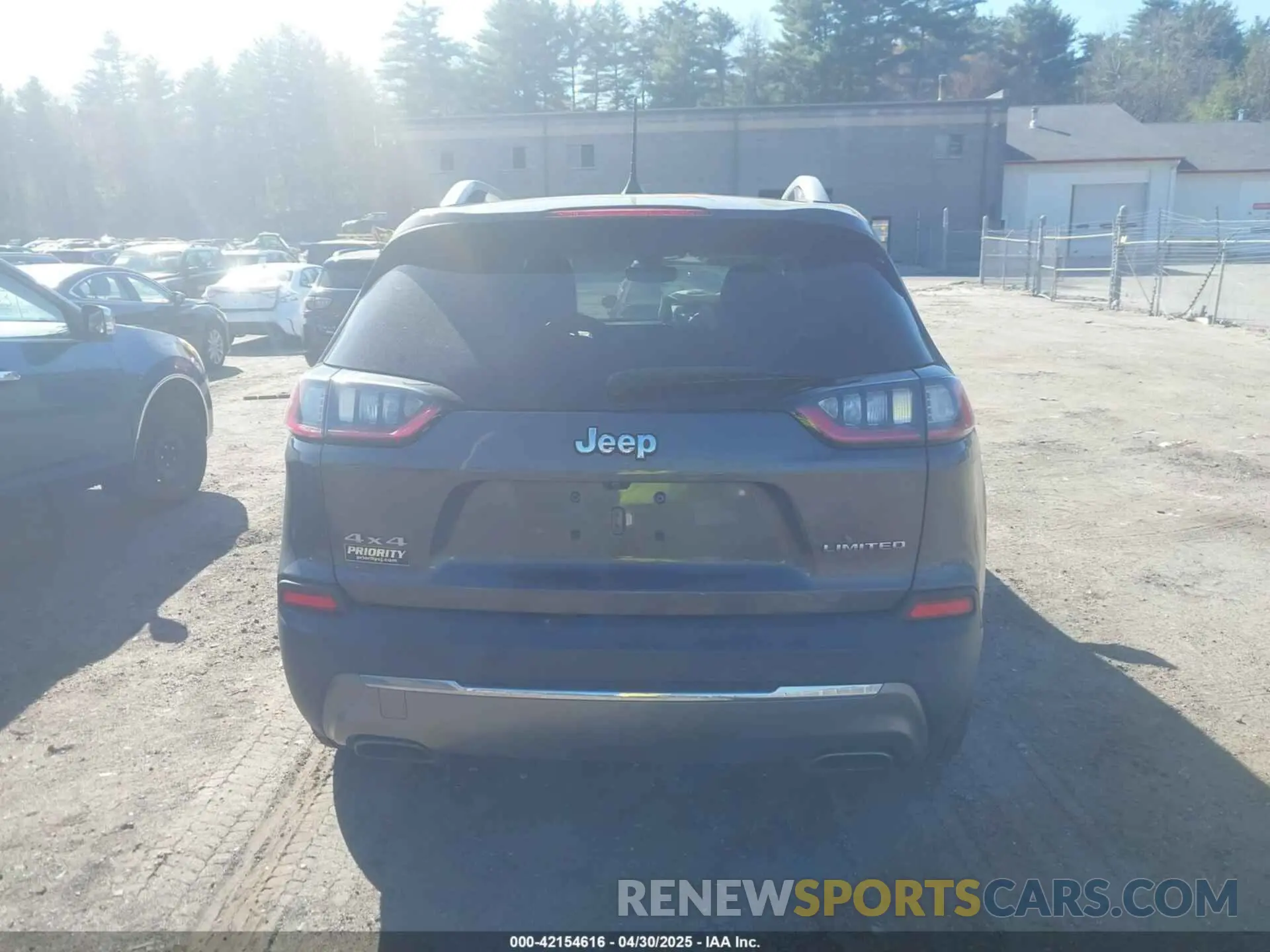 17 Photograph of a damaged car 1C4PJMDN5KD169421 JEEP CHEROKEE 2019