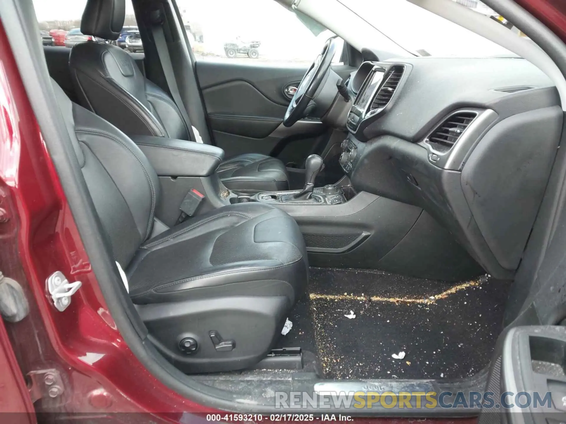 5 Photograph of a damaged car 1C4PJMDN6KD146908 JEEP CHEROKEE 2019
