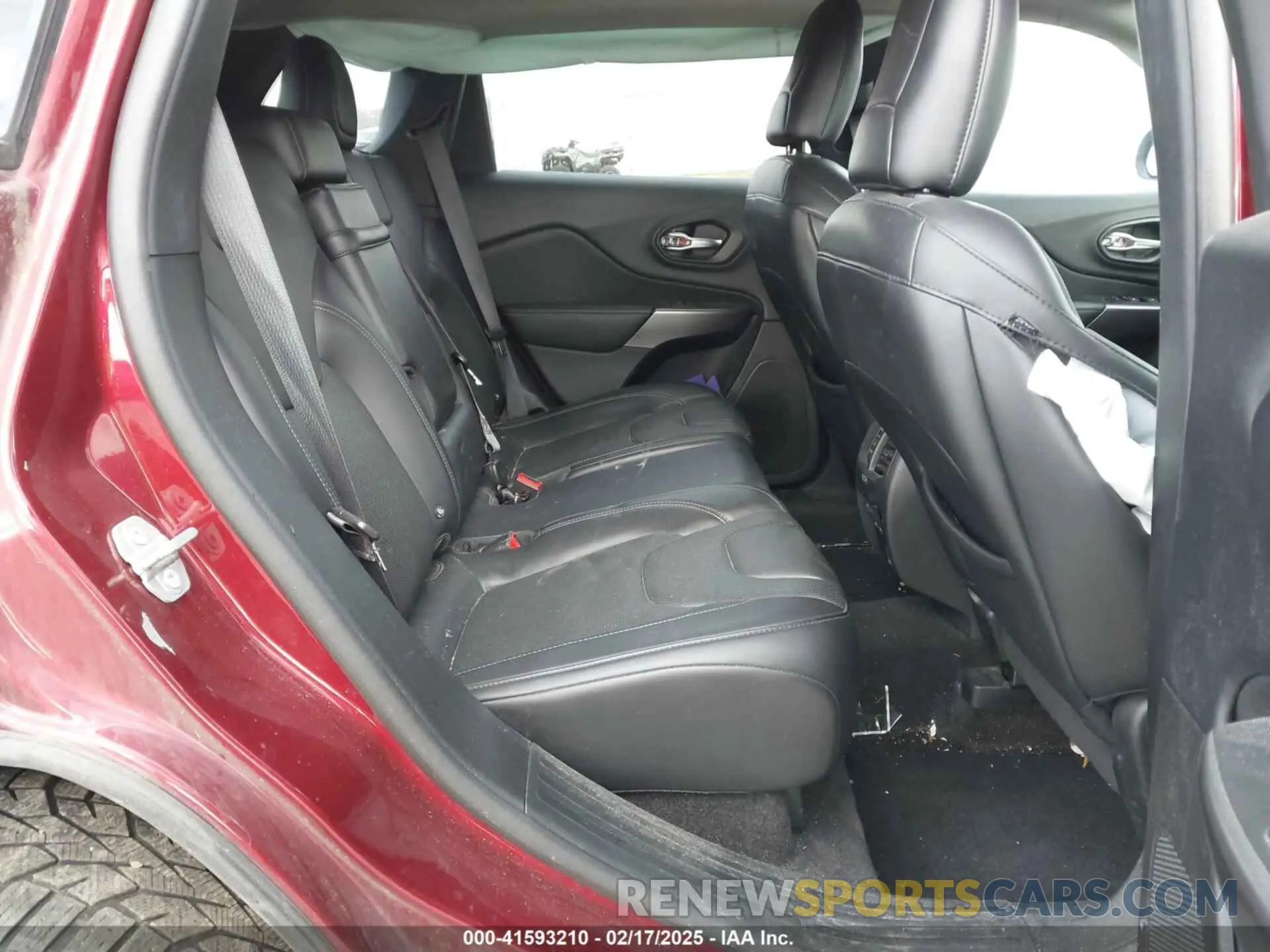 8 Photograph of a damaged car 1C4PJMDN6KD146908 JEEP CHEROKEE 2019