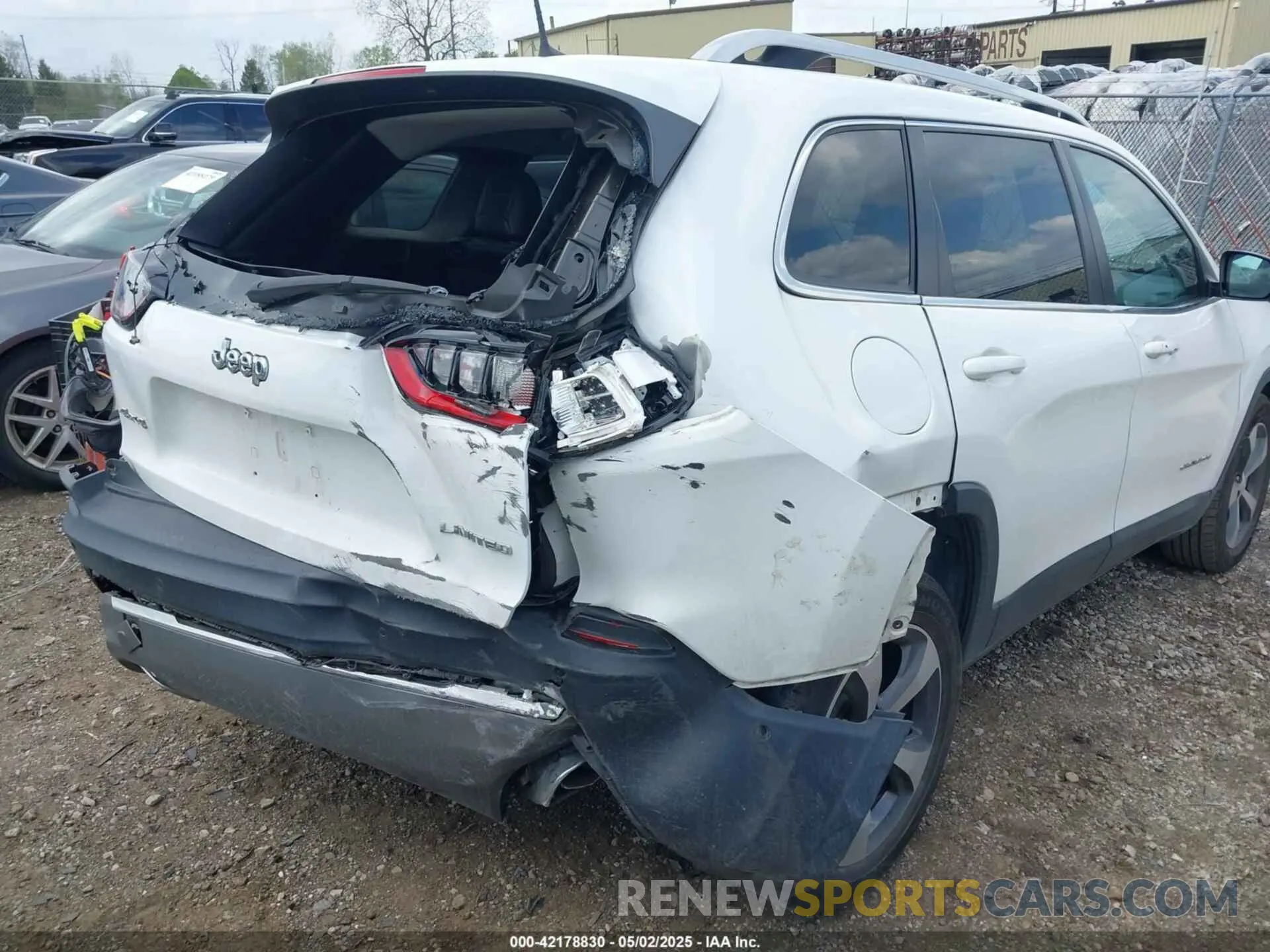 6 Photograph of a damaged car 1C4PJMDN9KD180308 JEEP CHEROKEE 2019