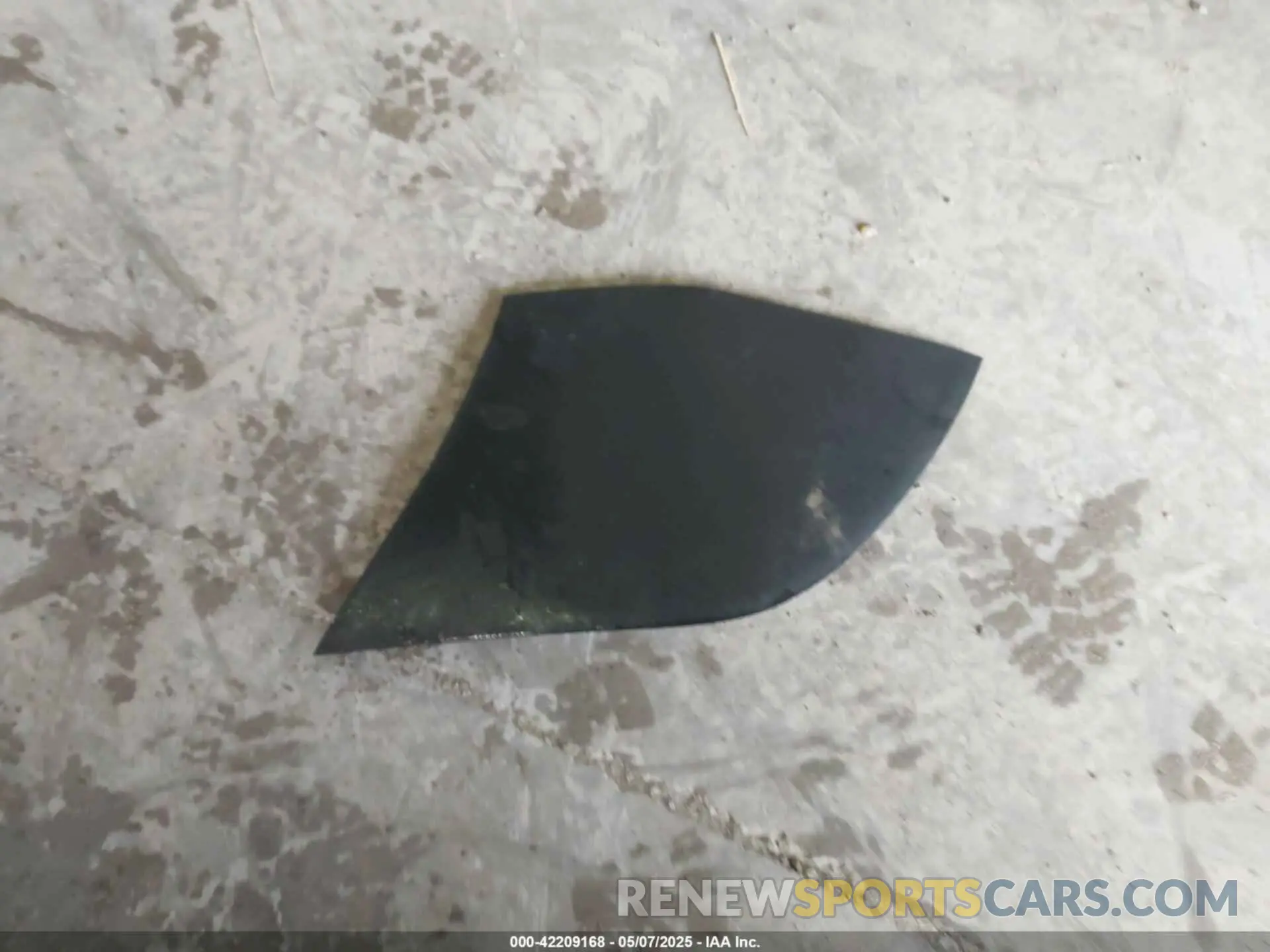 12 Photograph of a damaged car 1C4PJMDX0KD218719 JEEP CHEROKEE 2019