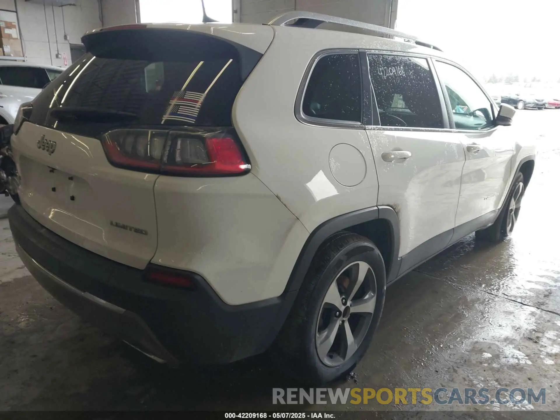 4 Photograph of a damaged car 1C4PJMDX0KD218719 JEEP CHEROKEE 2019