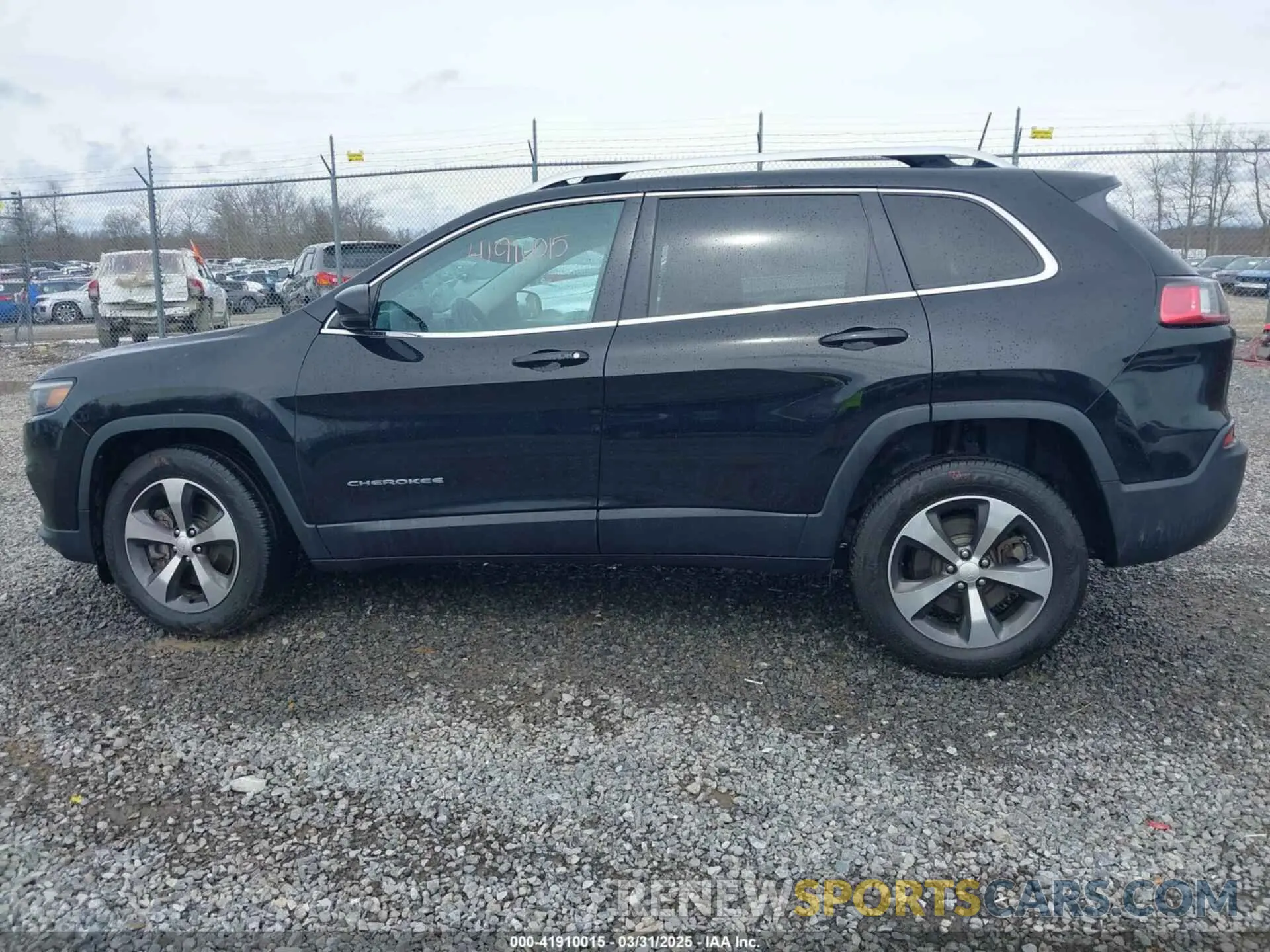 15 Photograph of a damaged car 1C4PJMDX0KD259805 JEEP CHEROKEE 2019