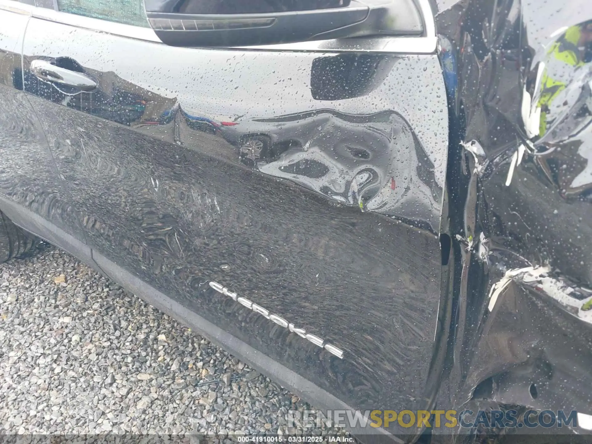 18 Photograph of a damaged car 1C4PJMDX0KD259805 JEEP CHEROKEE 2019