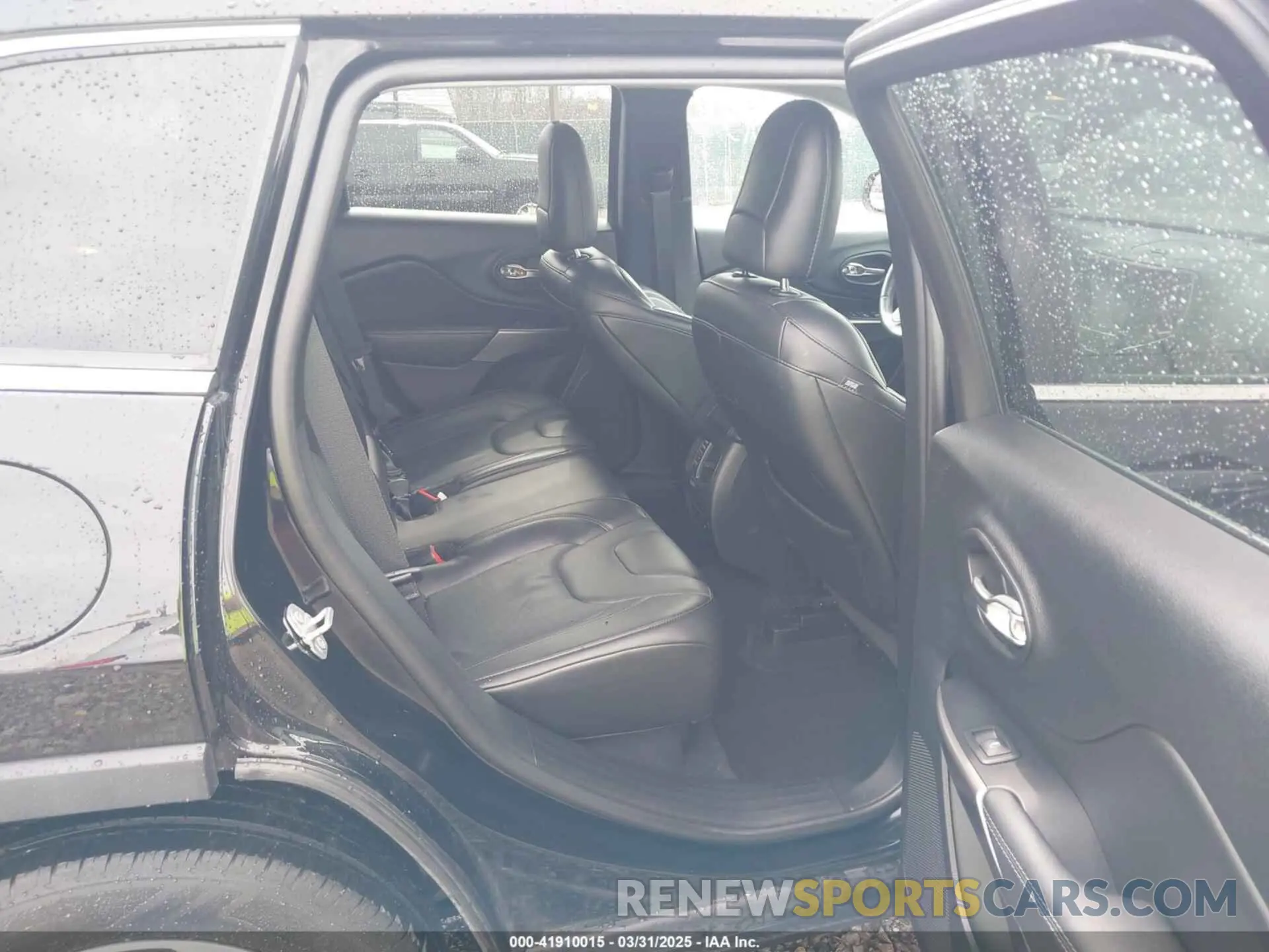 8 Photograph of a damaged car 1C4PJMDX0KD259805 JEEP CHEROKEE 2019