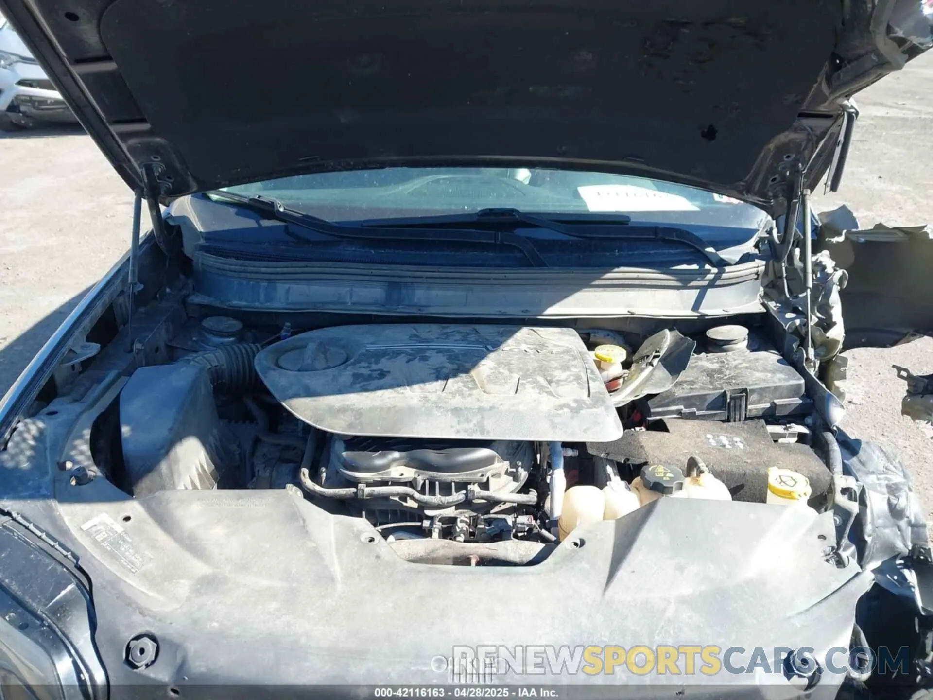 10 Photograph of a damaged car 1C4PJMDX0KD319579 JEEP CHEROKEE 2019