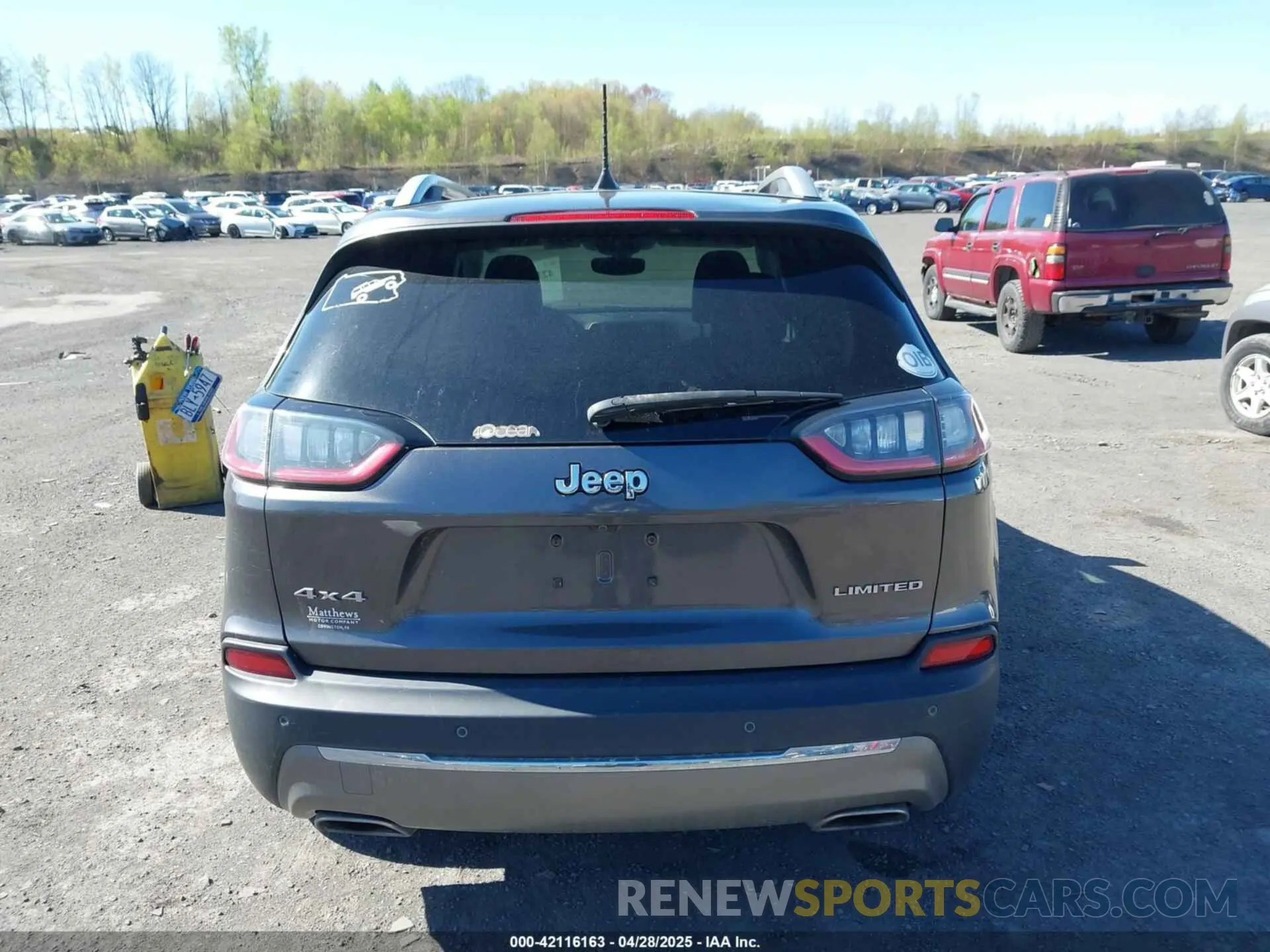 16 Photograph of a damaged car 1C4PJMDX0KD319579 JEEP CHEROKEE 2019
