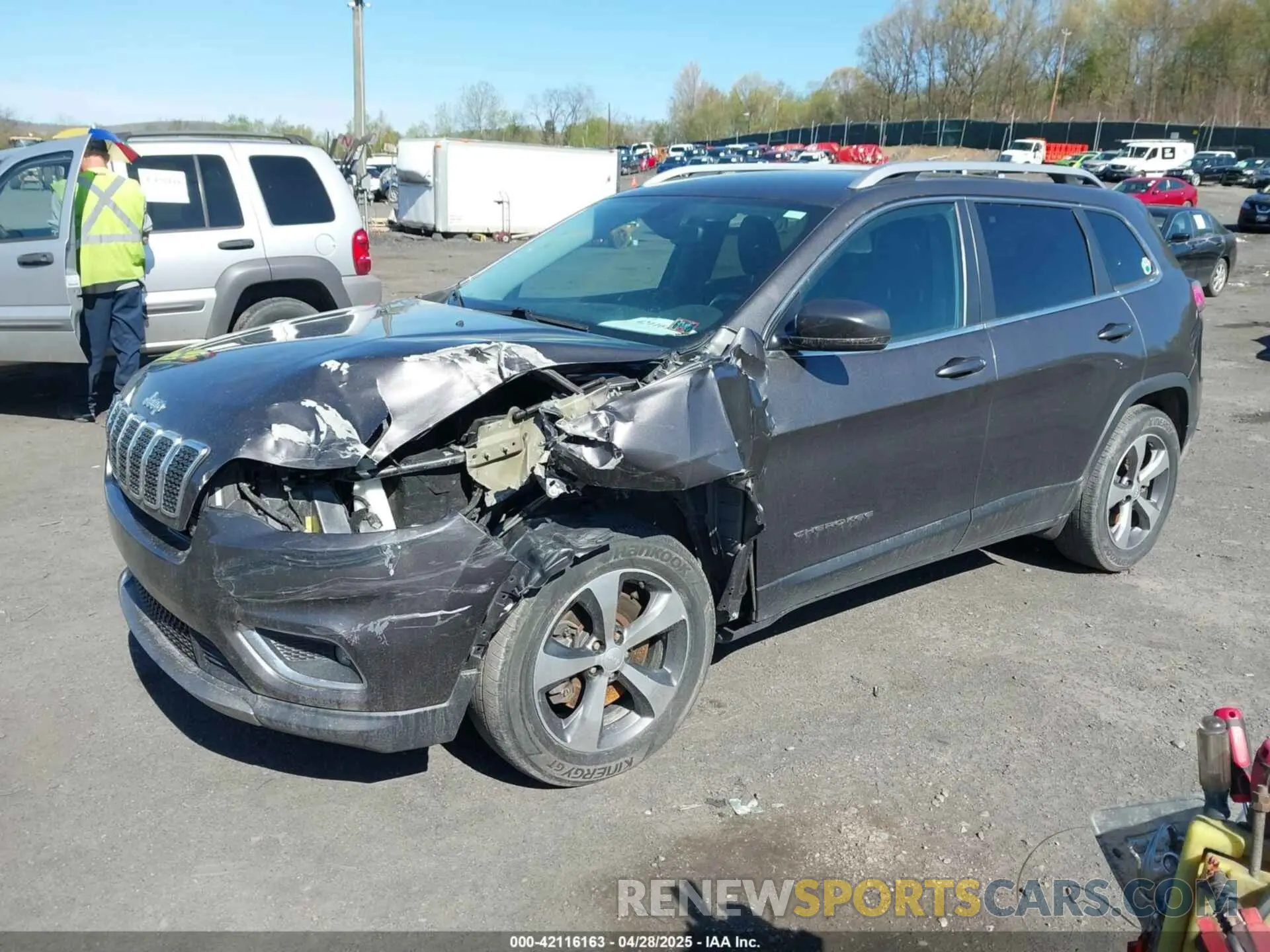 2 Photograph of a damaged car 1C4PJMDX0KD319579 JEEP CHEROKEE 2019