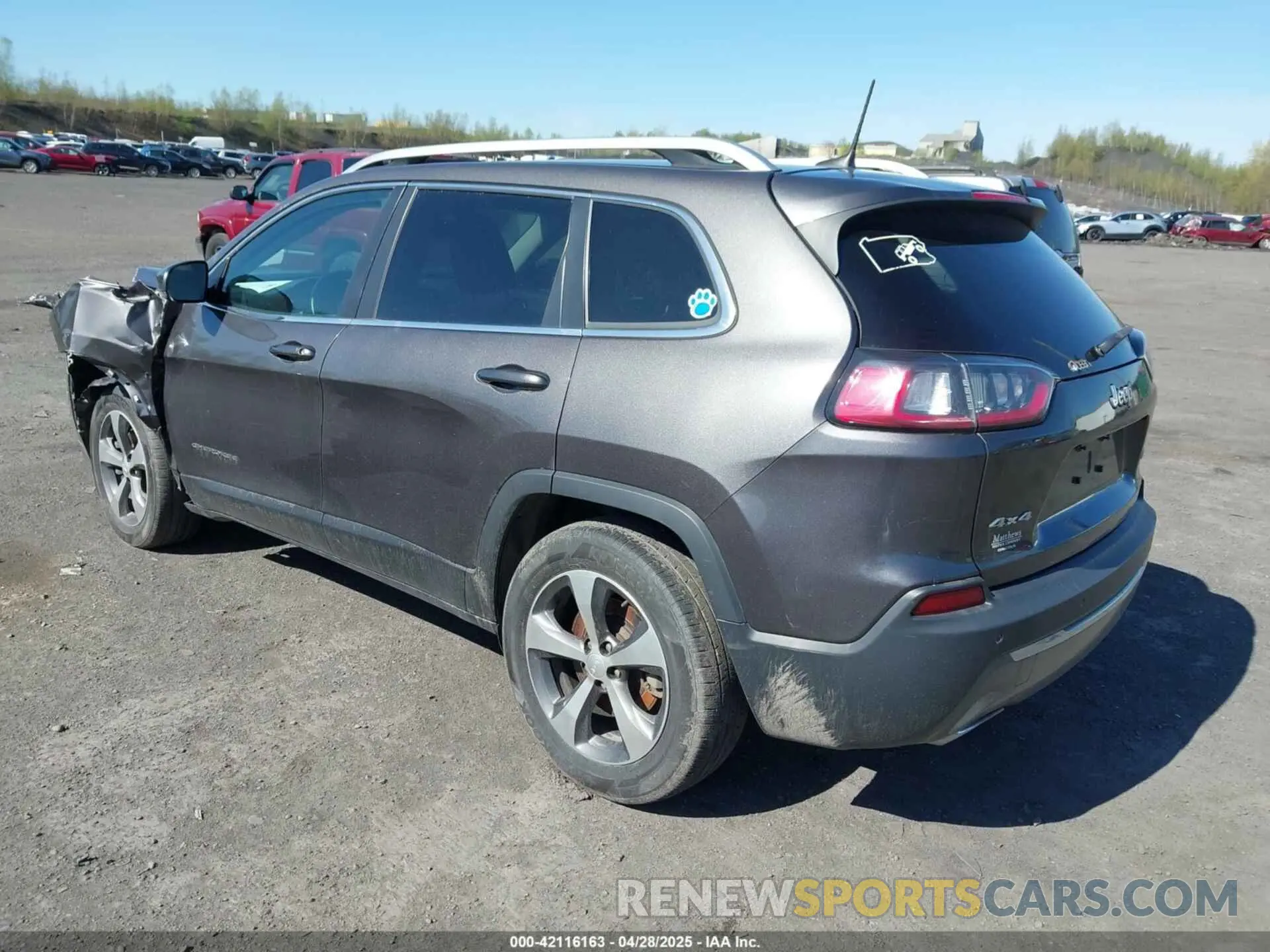 3 Photograph of a damaged car 1C4PJMDX0KD319579 JEEP CHEROKEE 2019