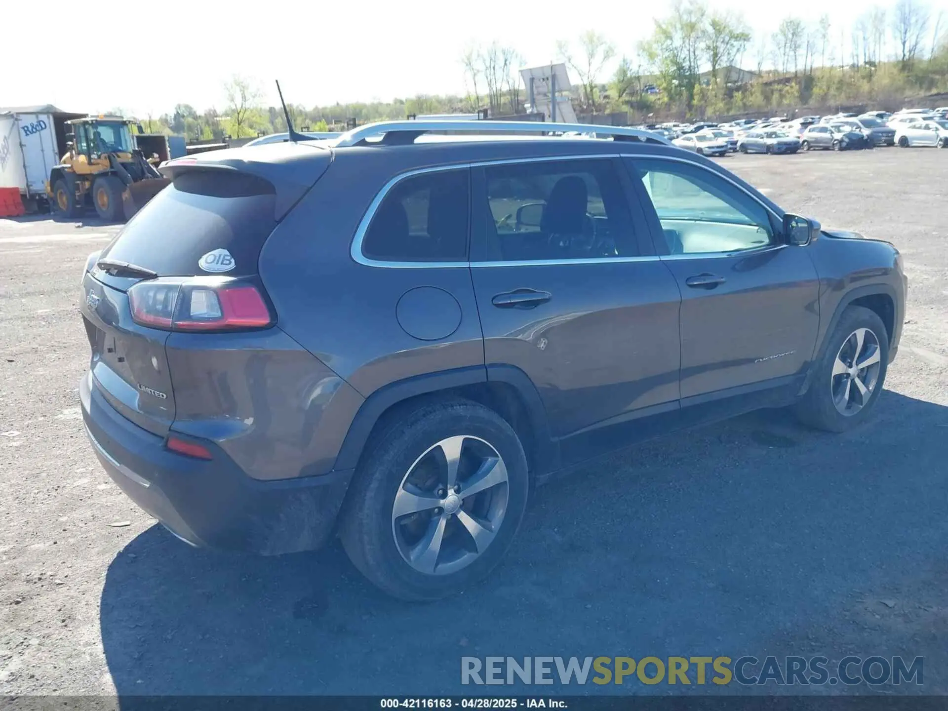 4 Photograph of a damaged car 1C4PJMDX0KD319579 JEEP CHEROKEE 2019