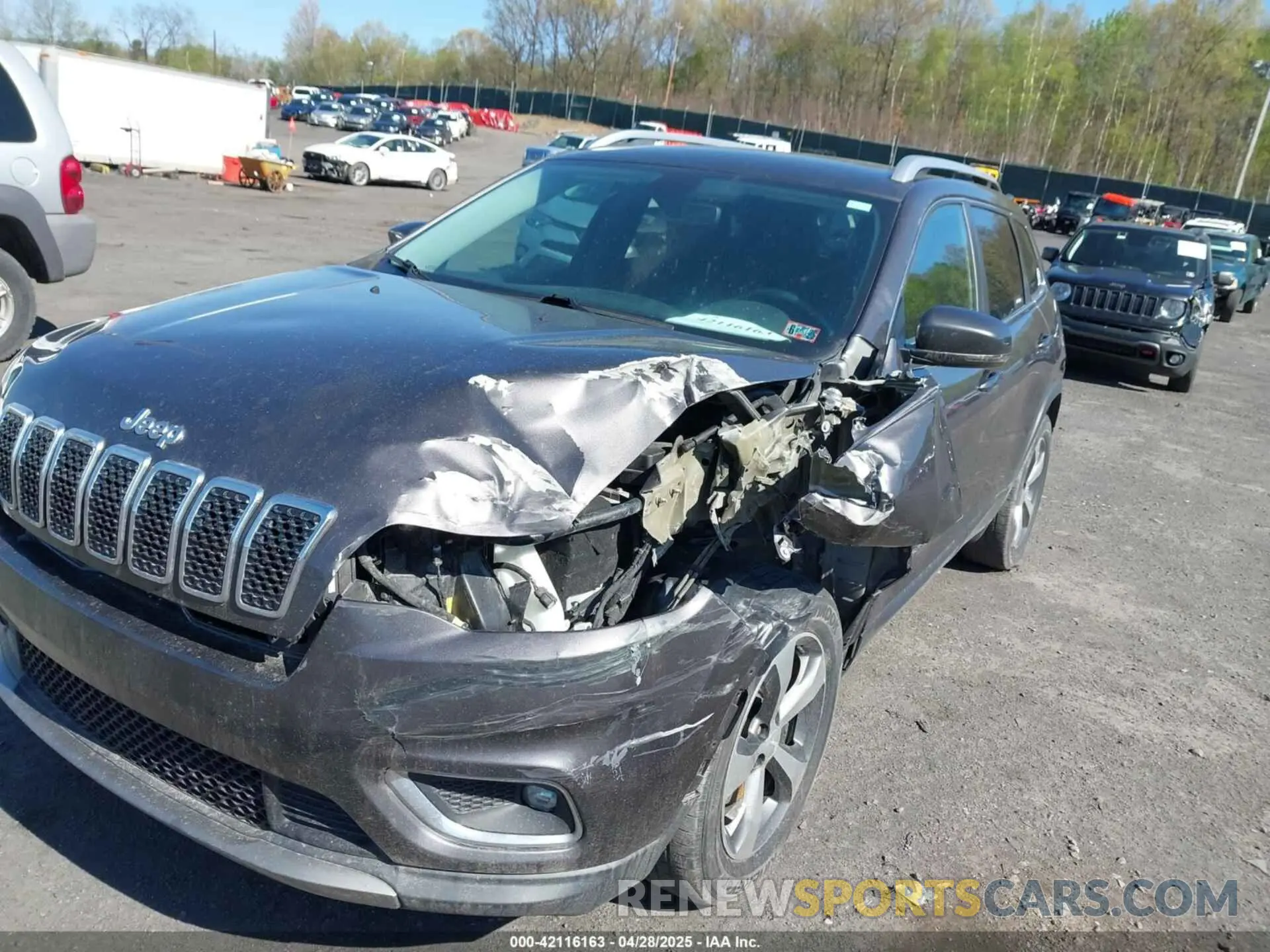 6 Photograph of a damaged car 1C4PJMDX0KD319579 JEEP CHEROKEE 2019
