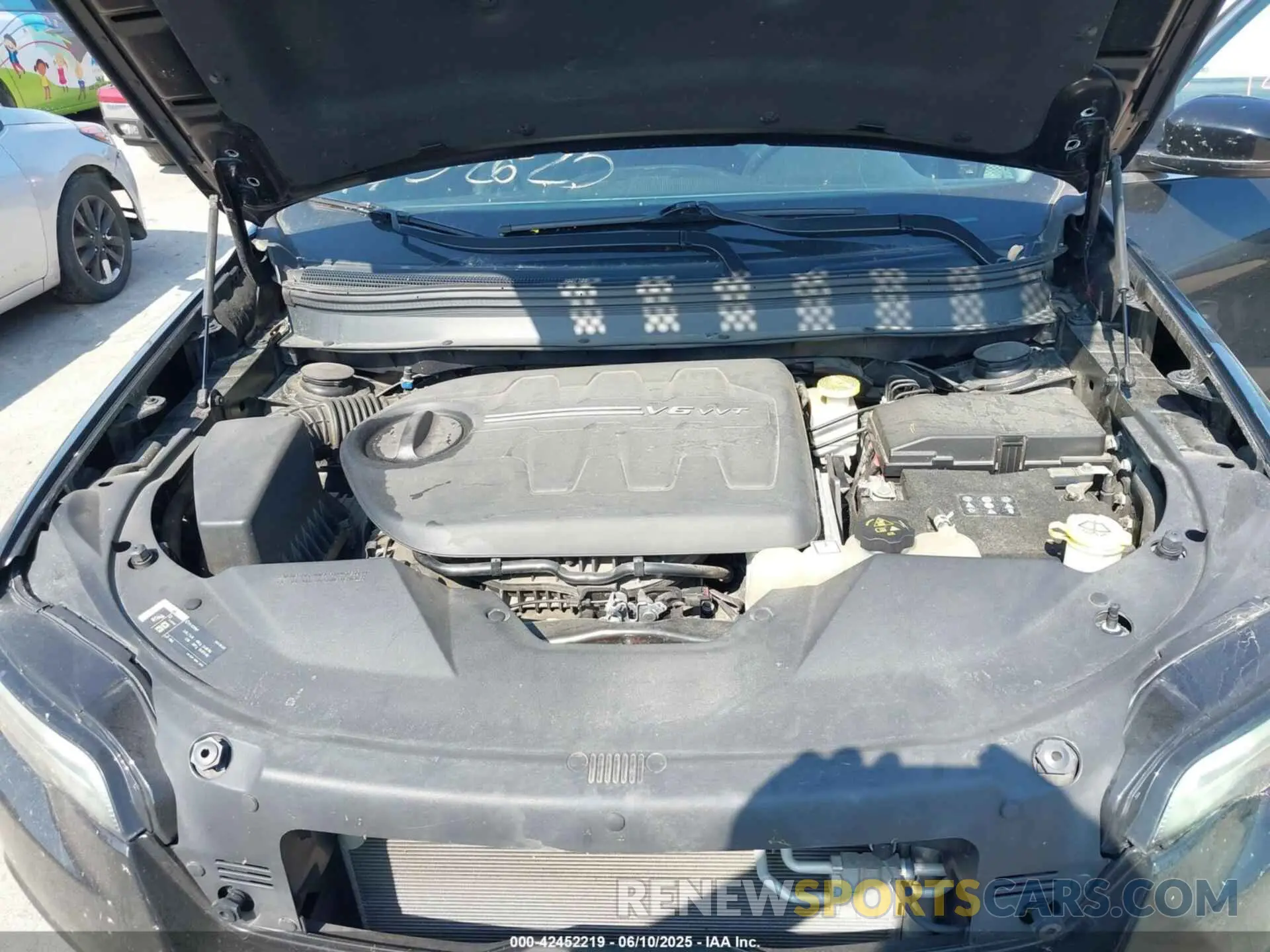 10 Photograph of a damaged car 1C4PJMDX0KD351884 JEEP CHEROKEE 2019