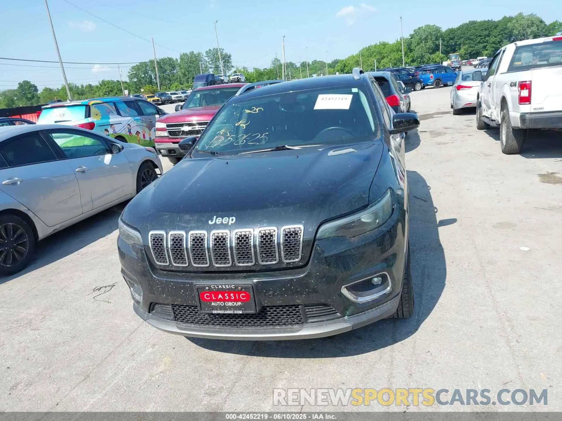 12 Photograph of a damaged car 1C4PJMDX0KD351884 JEEP CHEROKEE 2019
