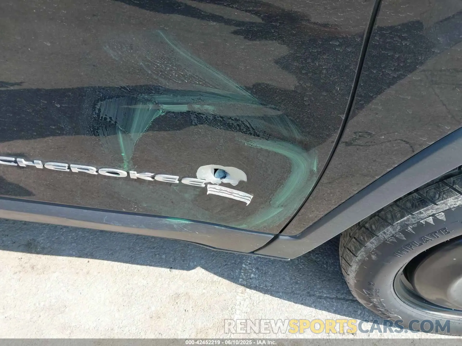6 Photograph of a damaged car 1C4PJMDX0KD351884 JEEP CHEROKEE 2019