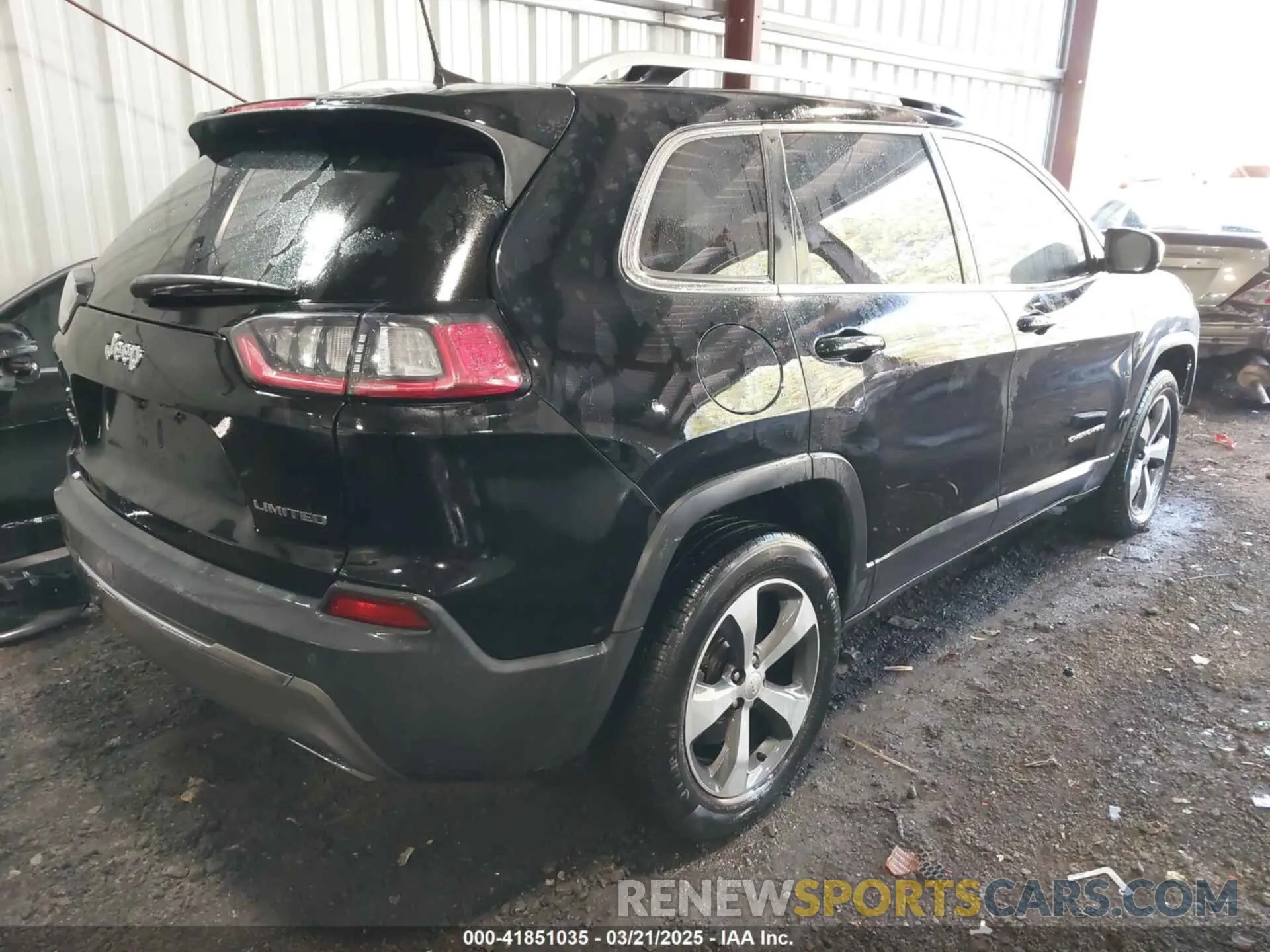 4 Photograph of a damaged car 1C4PJMDX0KD426602 JEEP CHEROKEE 2019