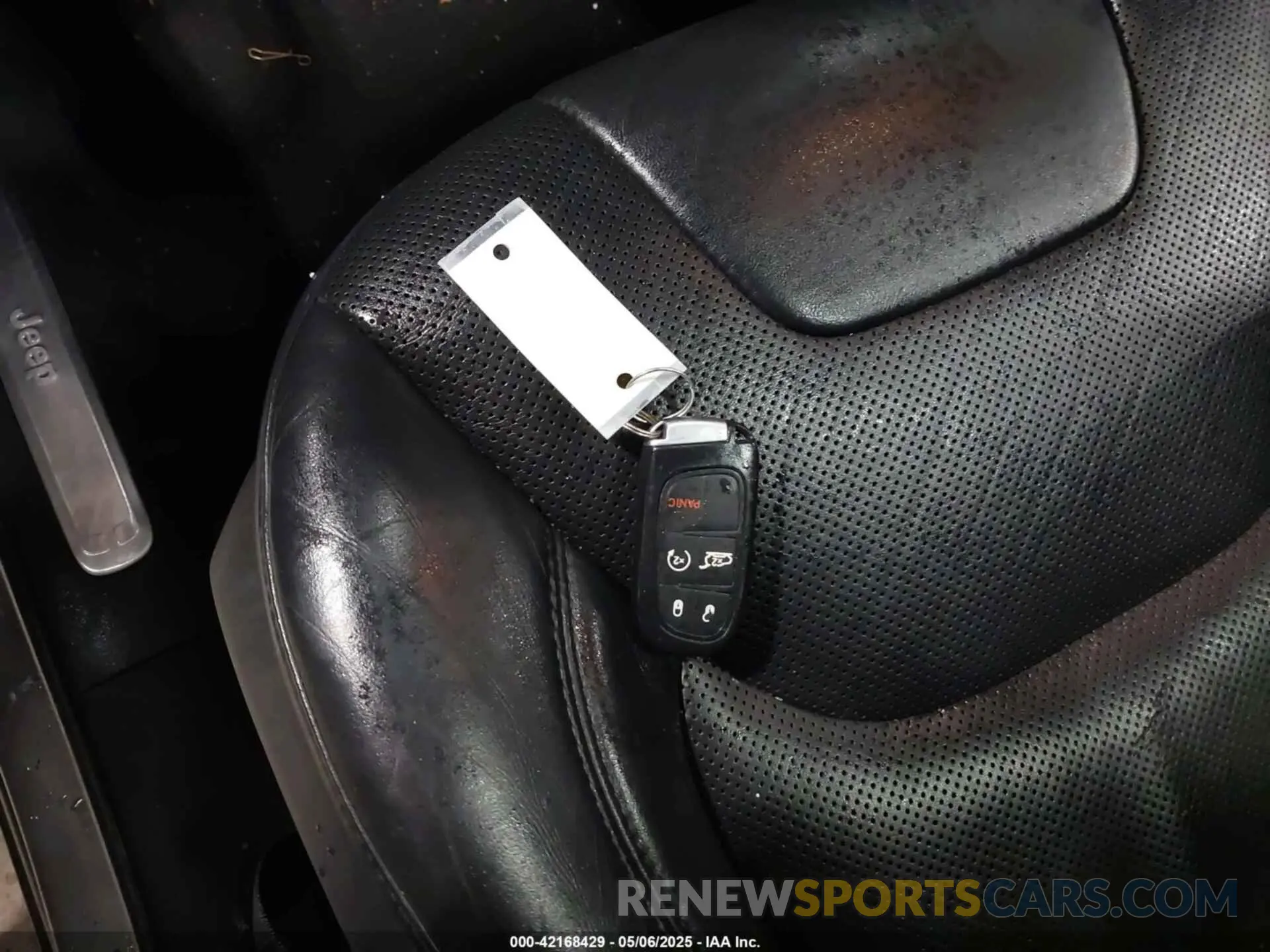 11 Photograph of a damaged car 1C4PJMDX0KD447210 JEEP CHEROKEE 2019