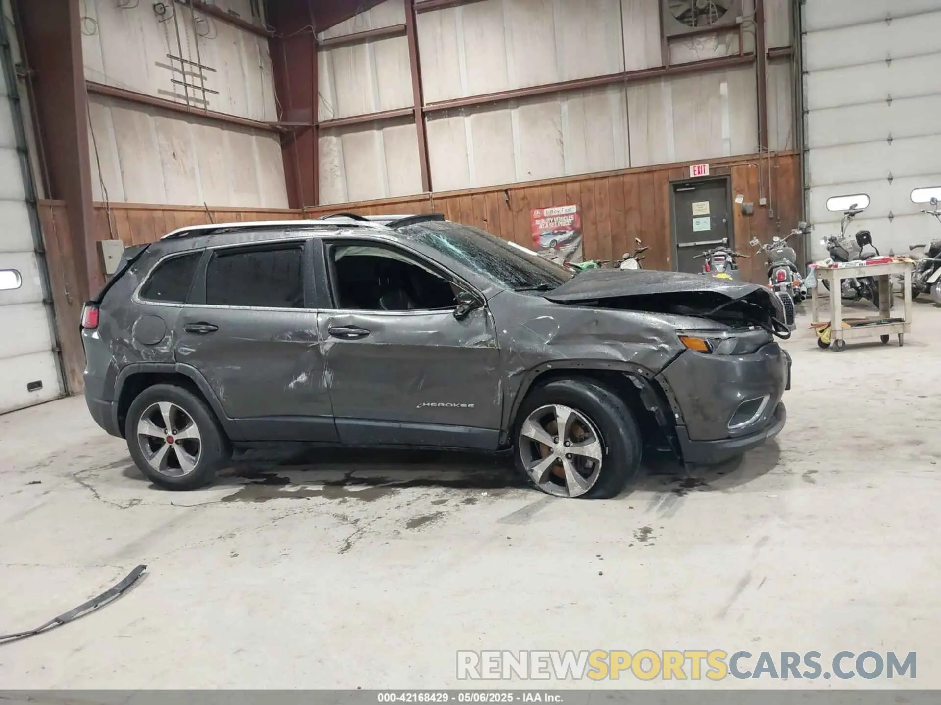 14 Photograph of a damaged car 1C4PJMDX0KD447210 JEEP CHEROKEE 2019