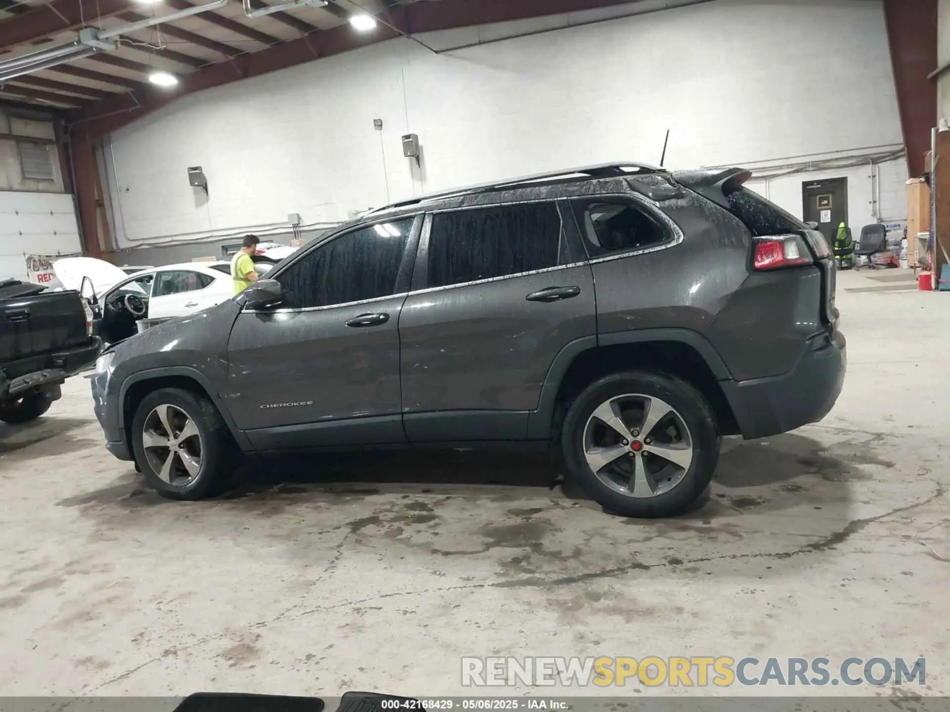15 Photograph of a damaged car 1C4PJMDX0KD447210 JEEP CHEROKEE 2019