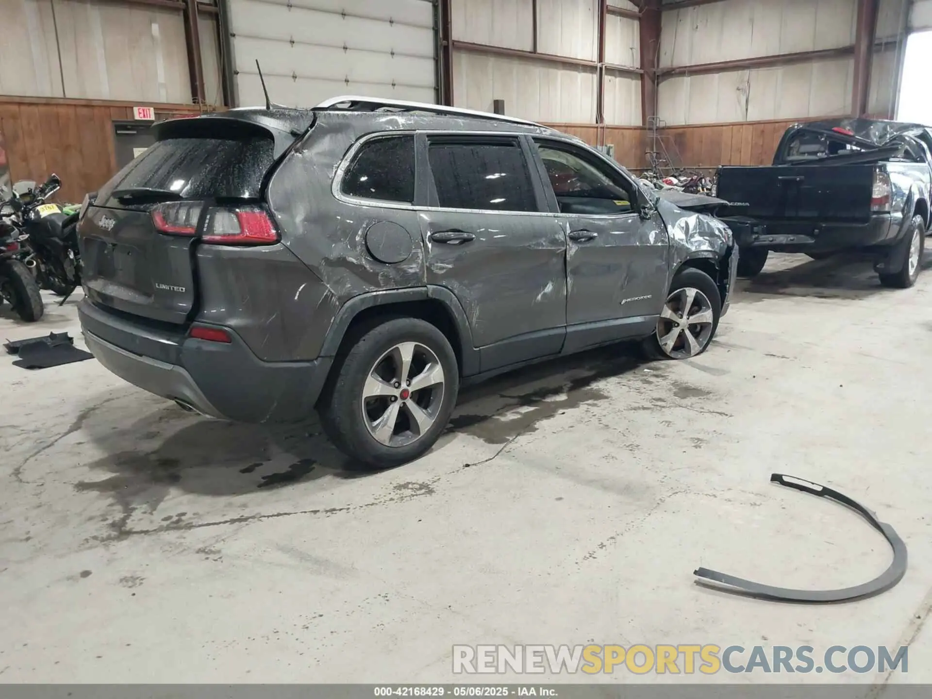 4 Photograph of a damaged car 1C4PJMDX0KD447210 JEEP CHEROKEE 2019